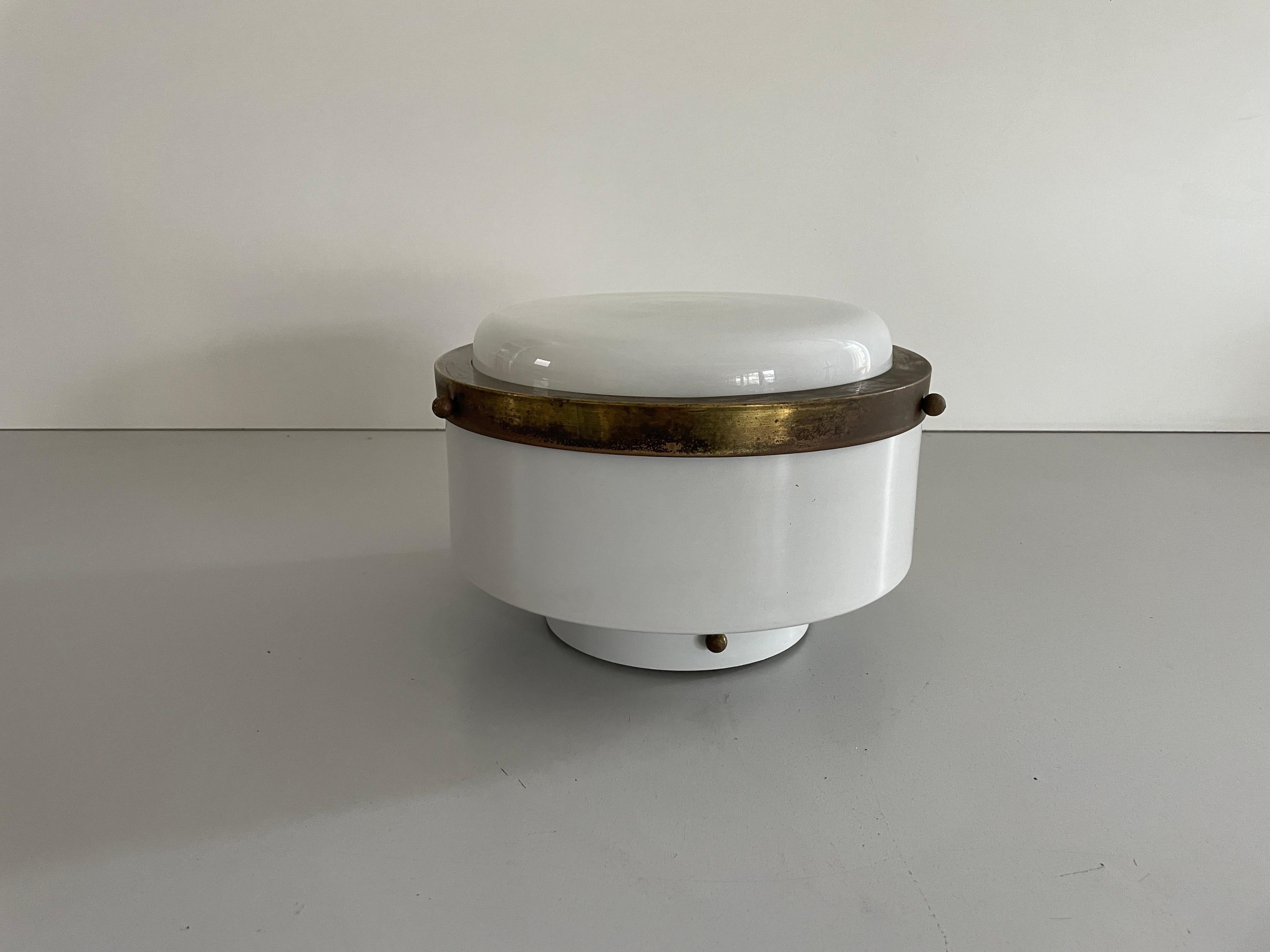 Empotrable redondo de cristal opalino de Minilumi Design, años 60, Italia Moderno de mediados de siglo en venta