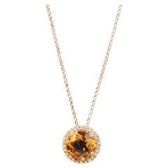 Collier pendentif fantaisie en or rose 18 carats avec halo de diamants et citrine orange rond