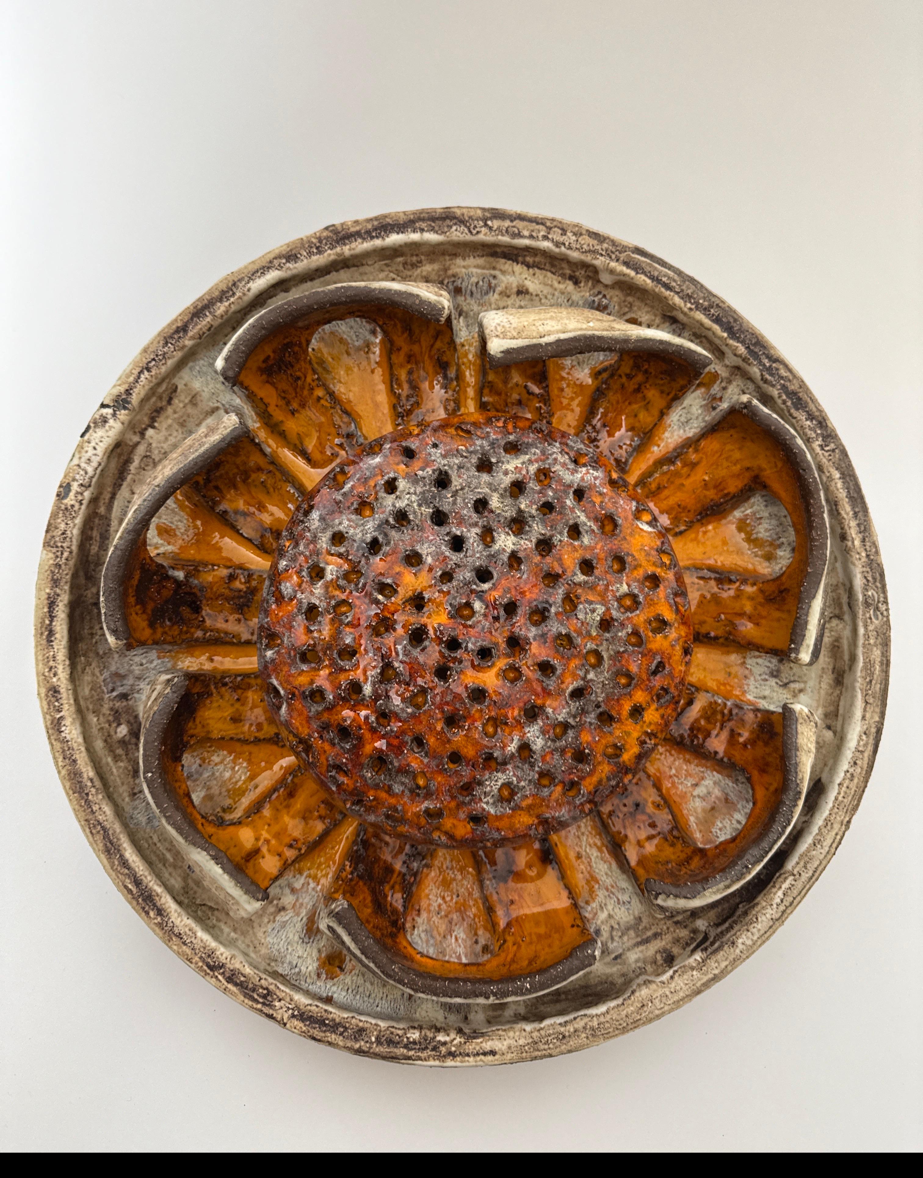Round Orange Flower Sun Pottery Wall Lamp , Denmark. 1960s In Good Condition For Sale In Hannover, DE