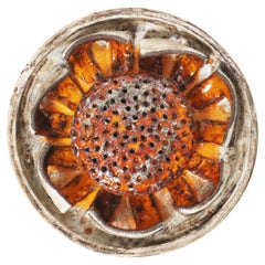 Runde orangefarbene Blumen-Sonnen-Wandleuchte aus Keramik, Dänemark, 1960er Jahre
