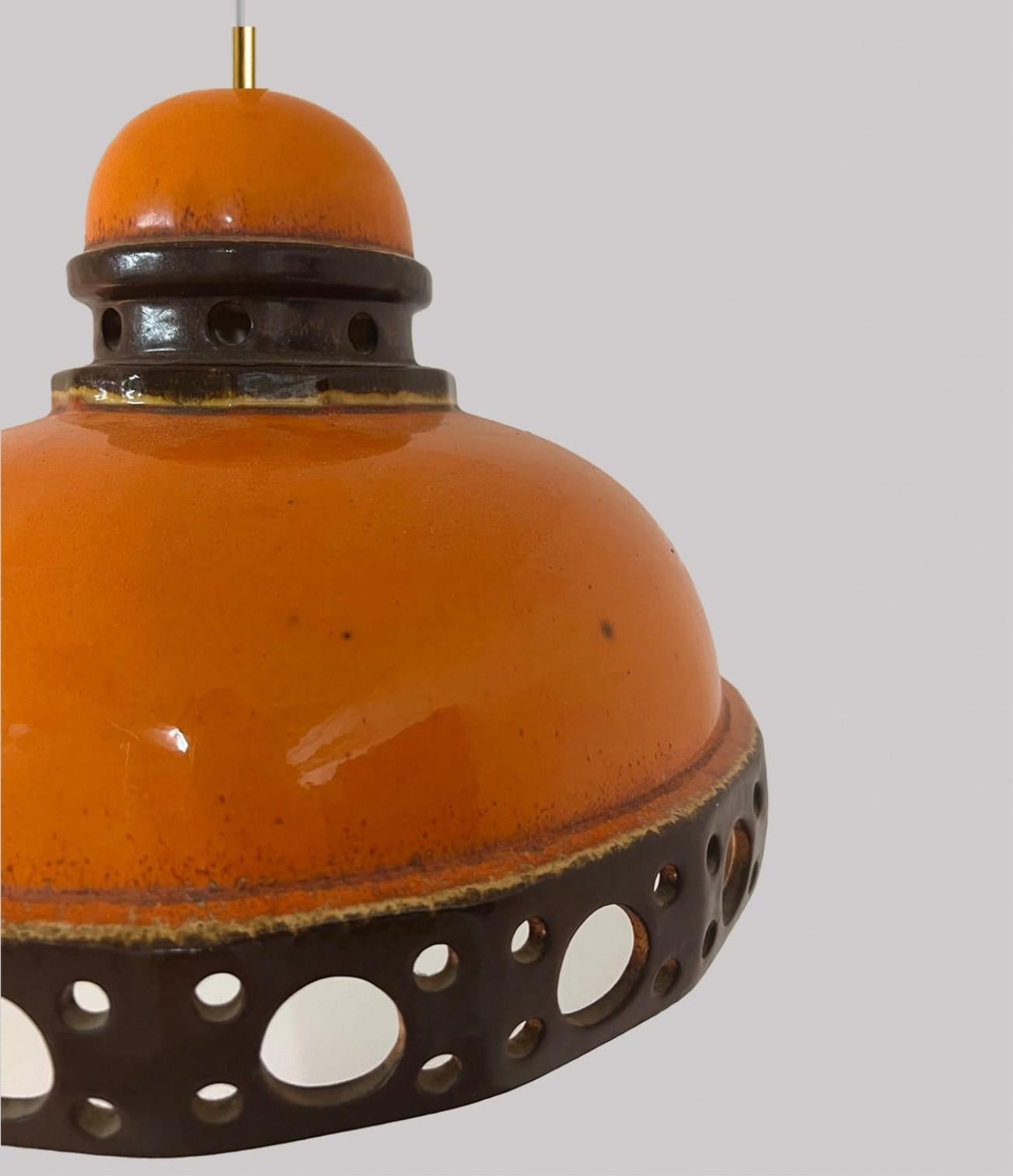 Allemand Lampe à suspension ronde en céramique émaillée orange, Allemagne, 1970 en vente