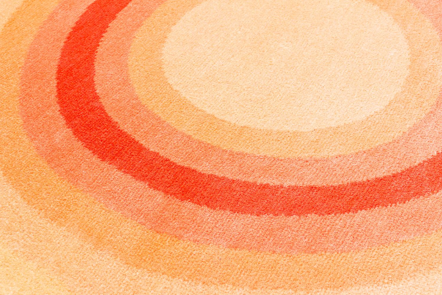 Contemporary Round Orange Pop Silk and Wool Accessory Rug Zelda Bullseye by Joseph Carini For Sale