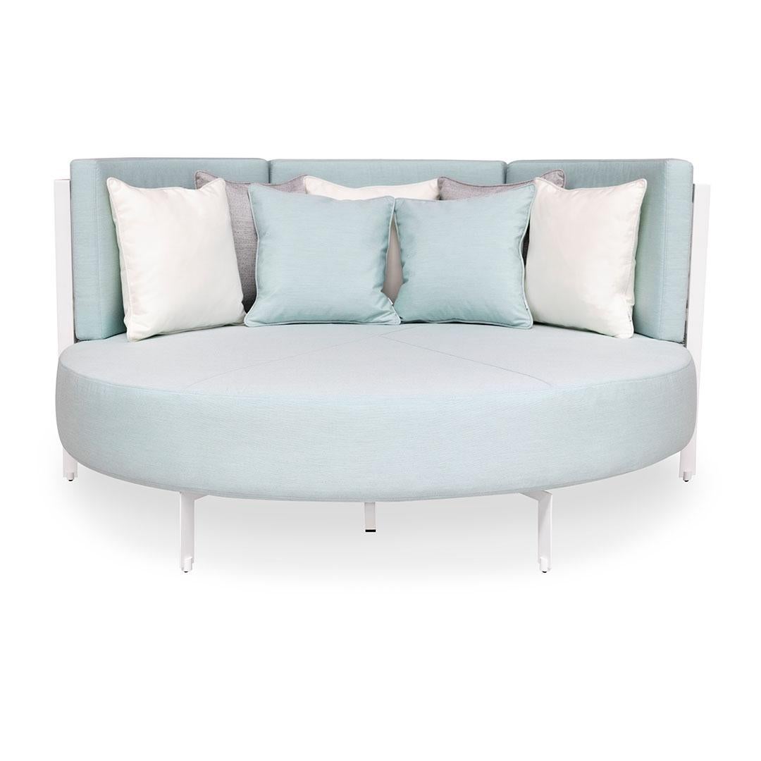 Polar Daybed 

A furniture piece who was designed combining premium materials and fabrics with the final goal of allowing as much comfort as possible in your any outdoor space. Besides its comfort and sophisticated design, it can also be completely
