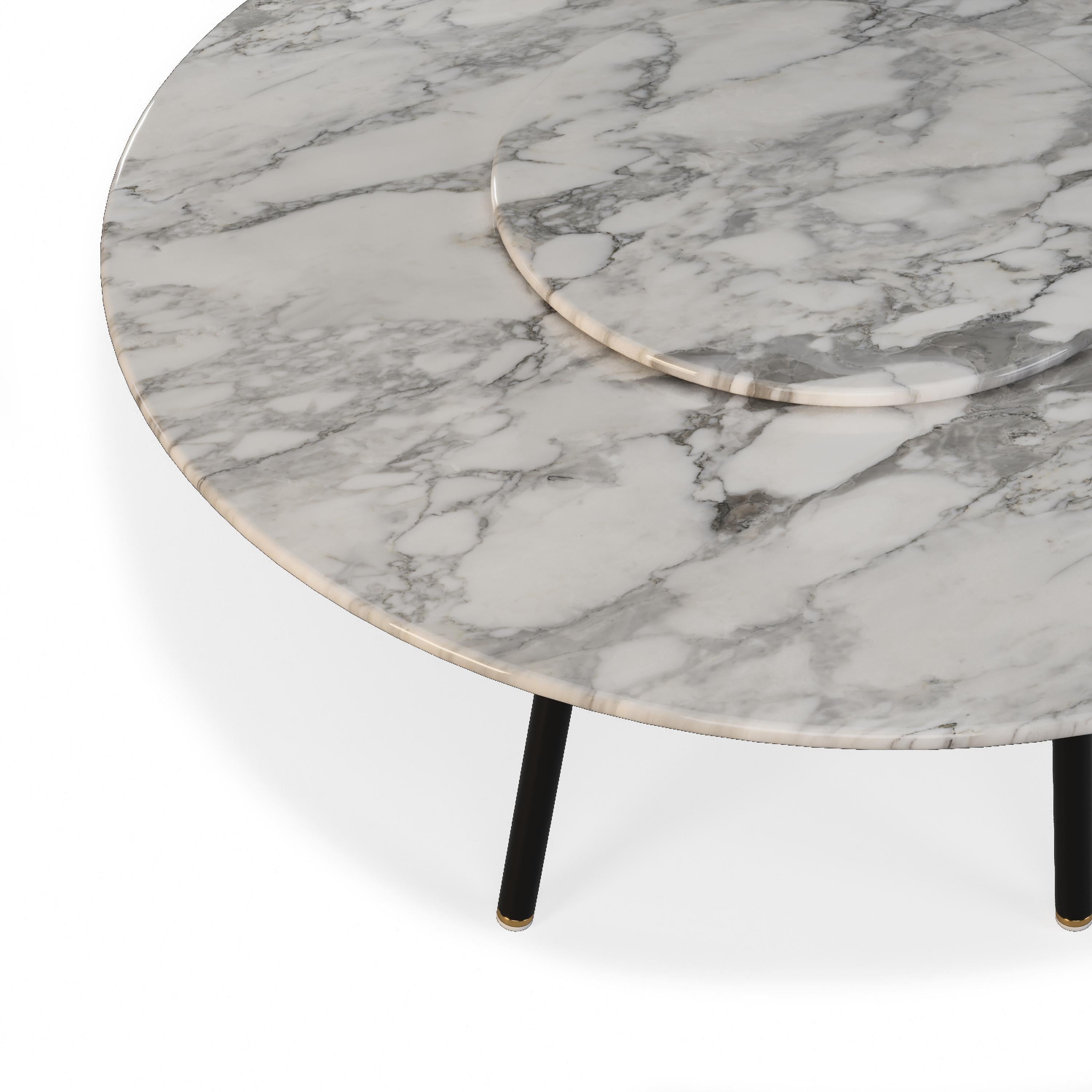 Table de salle à manger ronde Nero

La table de salle à manger ronde Nero présente une forme ronde avec un design épuré et moderne, ce qui en fait un complément polyvalent à tout ensemble de salle à manger.

La table est fabriquée à partir de