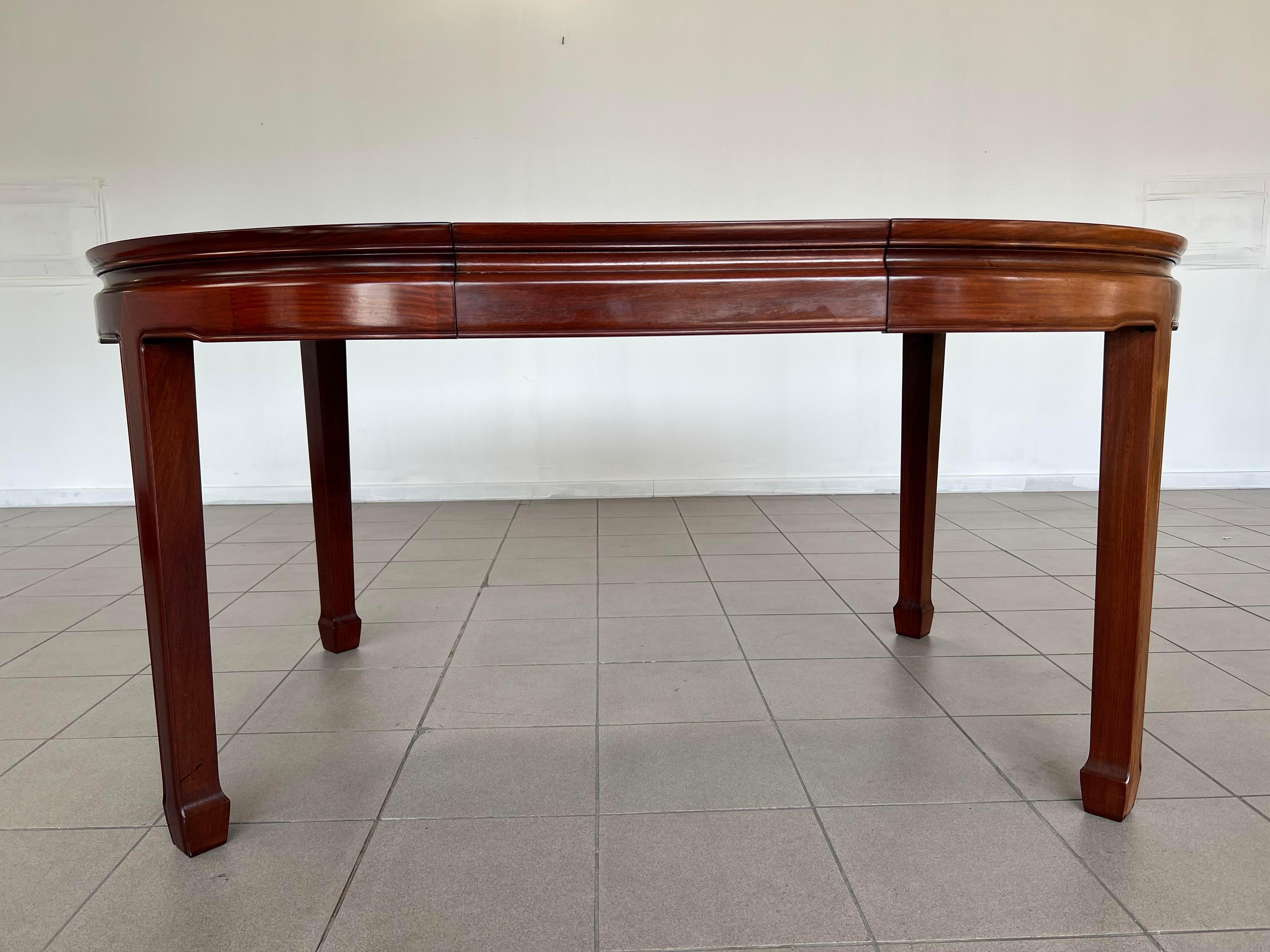 Round/Oval Chinese Ming Style Rosewood Extendable Dining Table In Good Condition For Sale In Bridgeport, CT