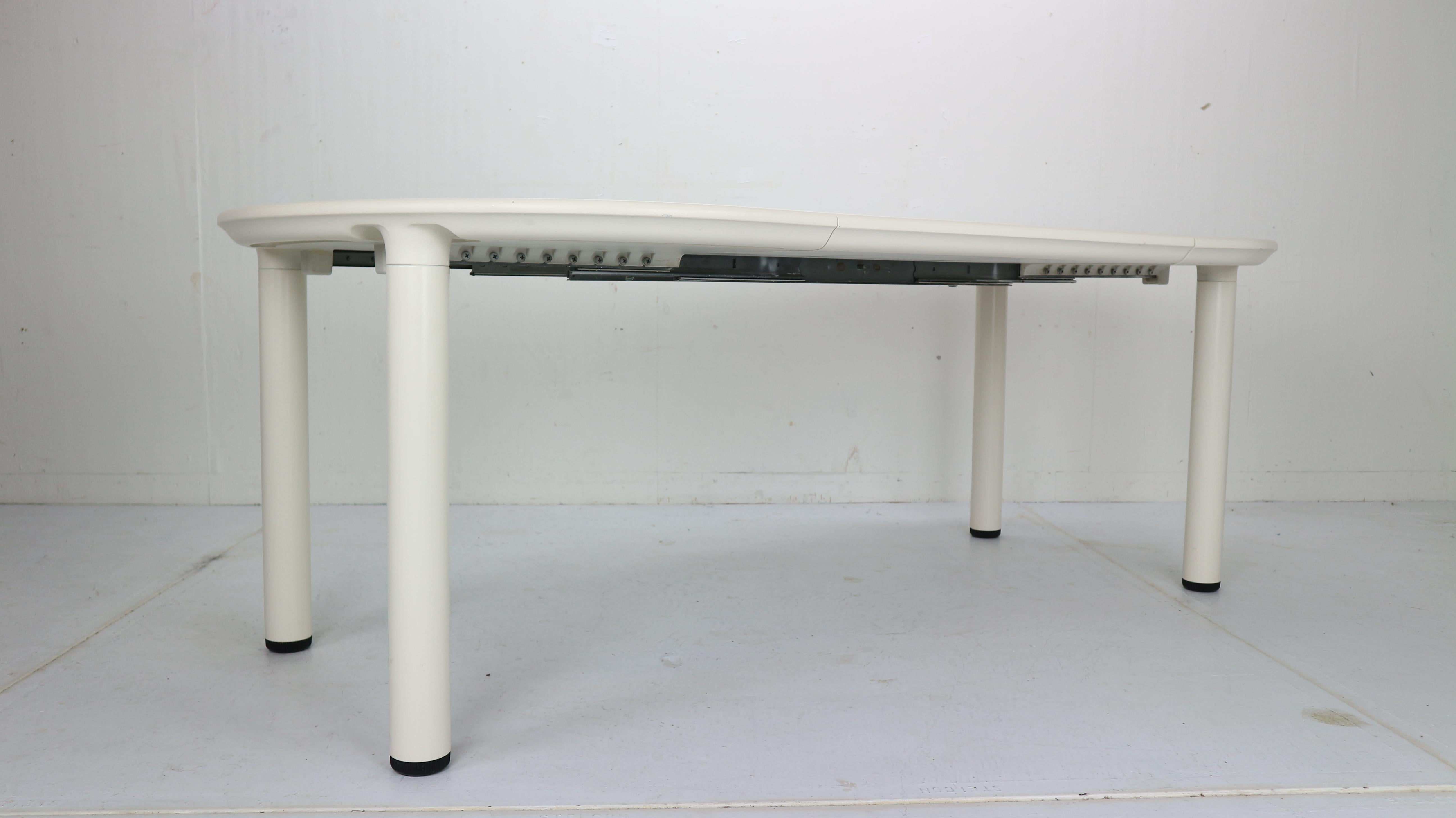 Round/ Oval Extendable Dinning Table #720 by Dieter Rams for Vitsoe, 1972 In Good Condition In The Hague, NL