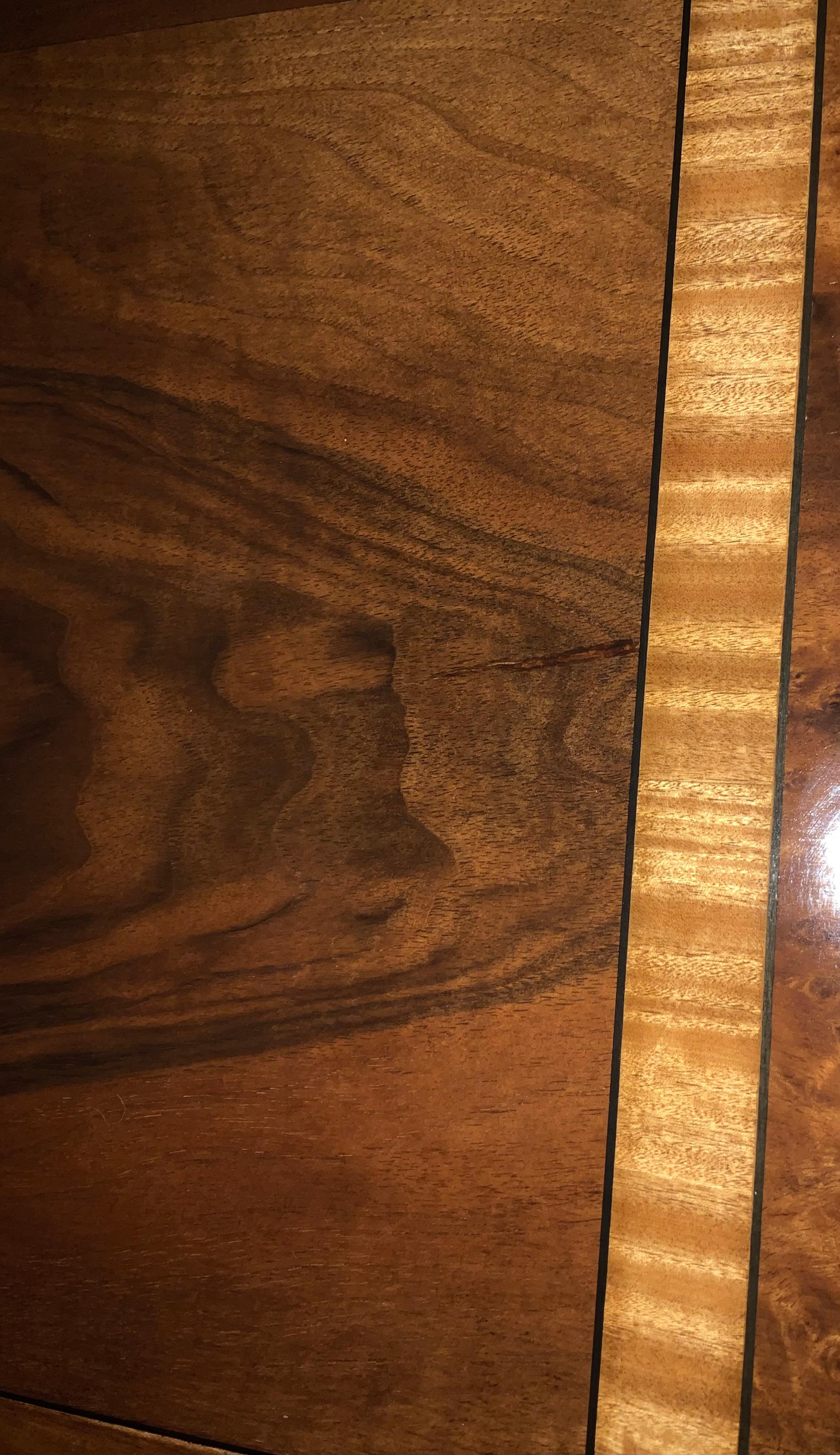 Satinwood Round/ Oval  Gerorge III-Style dining table dark walnut 