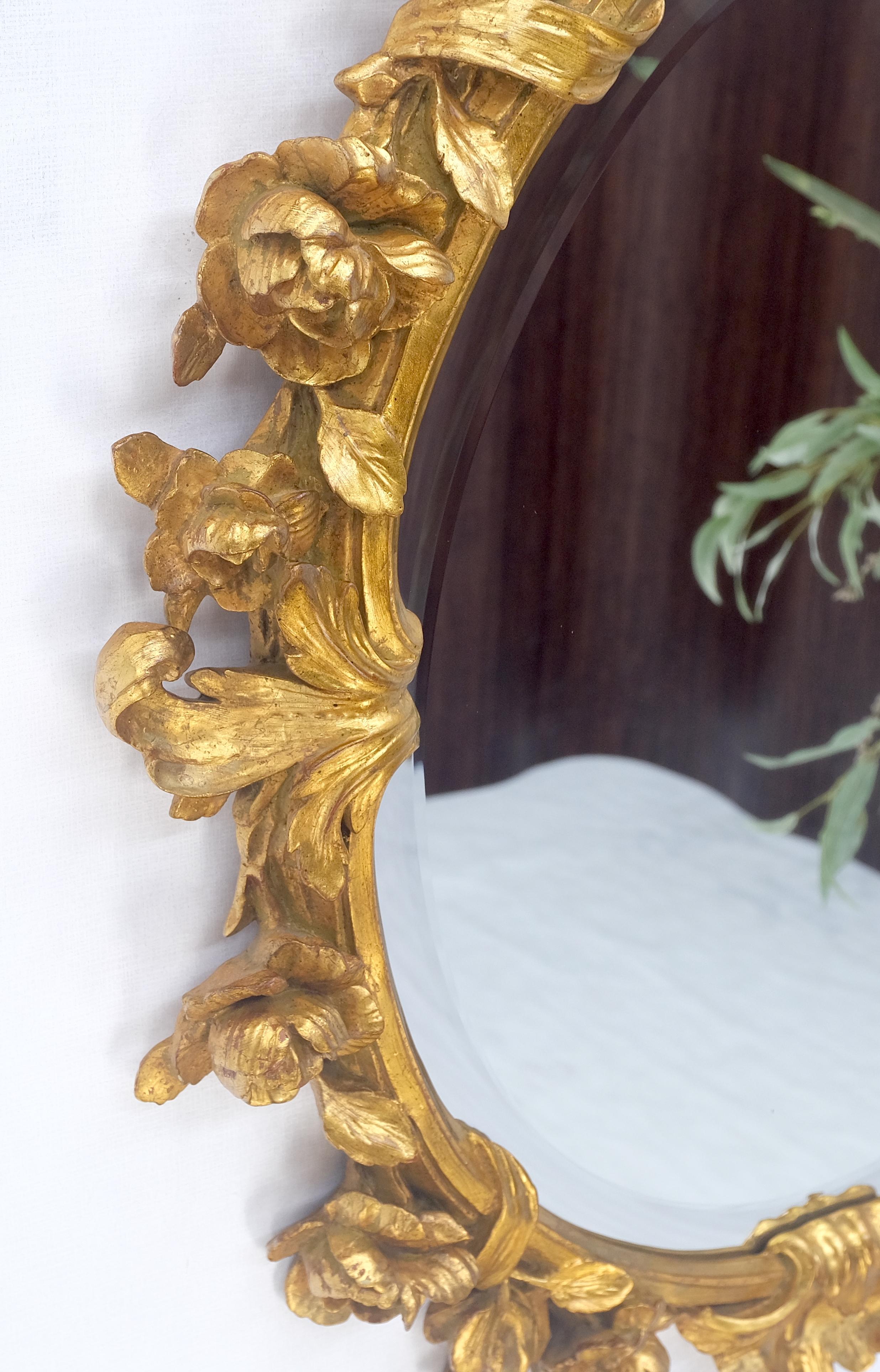 Round Oval Gold Gilt Gesso Mirror Fine Detail Flowers and Leafs MINT! In Good Condition For Sale In Rockaway, NJ