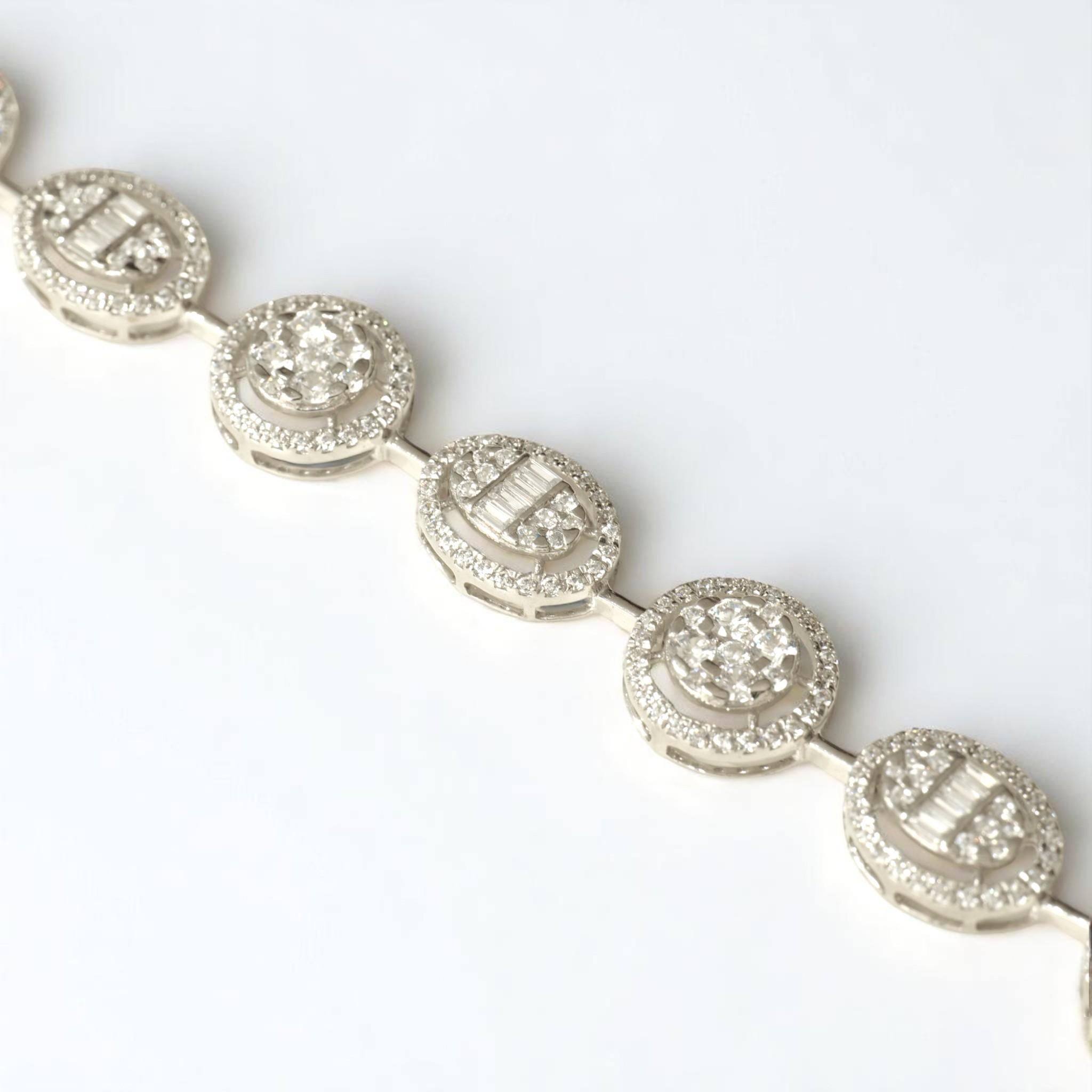 Women's Round & Oval Halo Diamond Linking Tennis Bracelet in 14K Solid Gold (Certified) For Sale