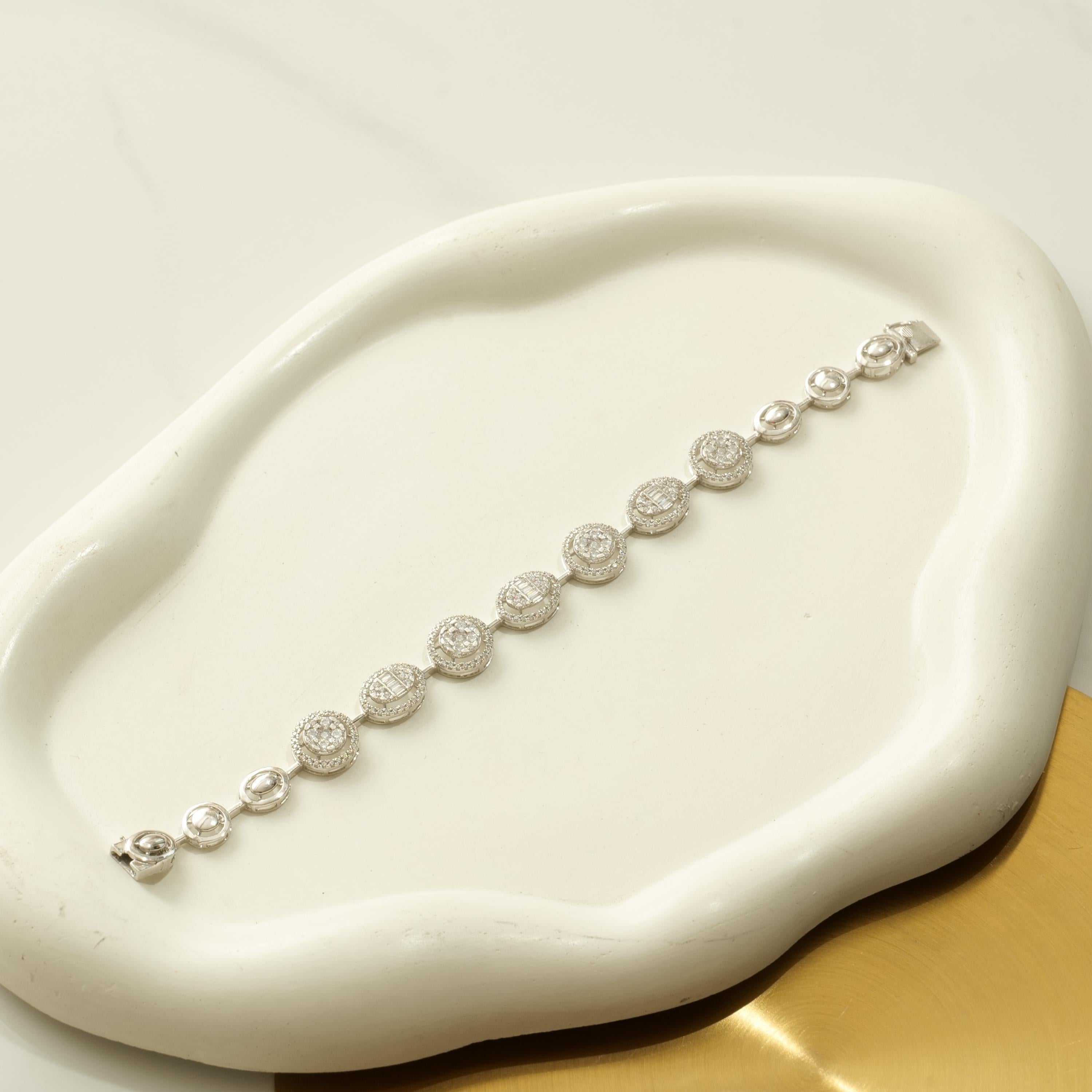 Round & Oval Halo Diamond Linking Tennis Bracelet in 14K Solid Gold (Certified) For Sale 2