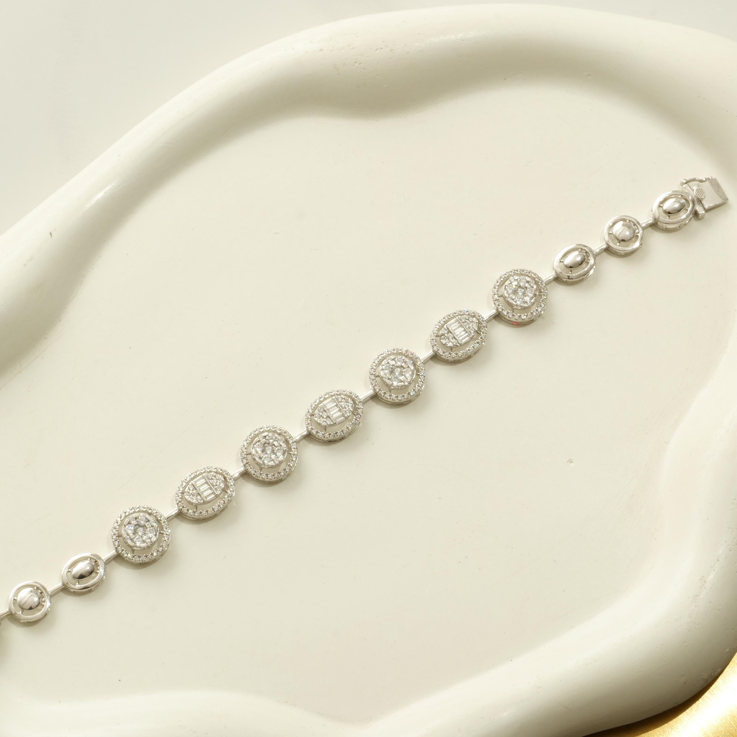 Round & Oval Halo Diamond Linking Tennis Bracelet in 14K Solid Gold (Certified) For Sale 3