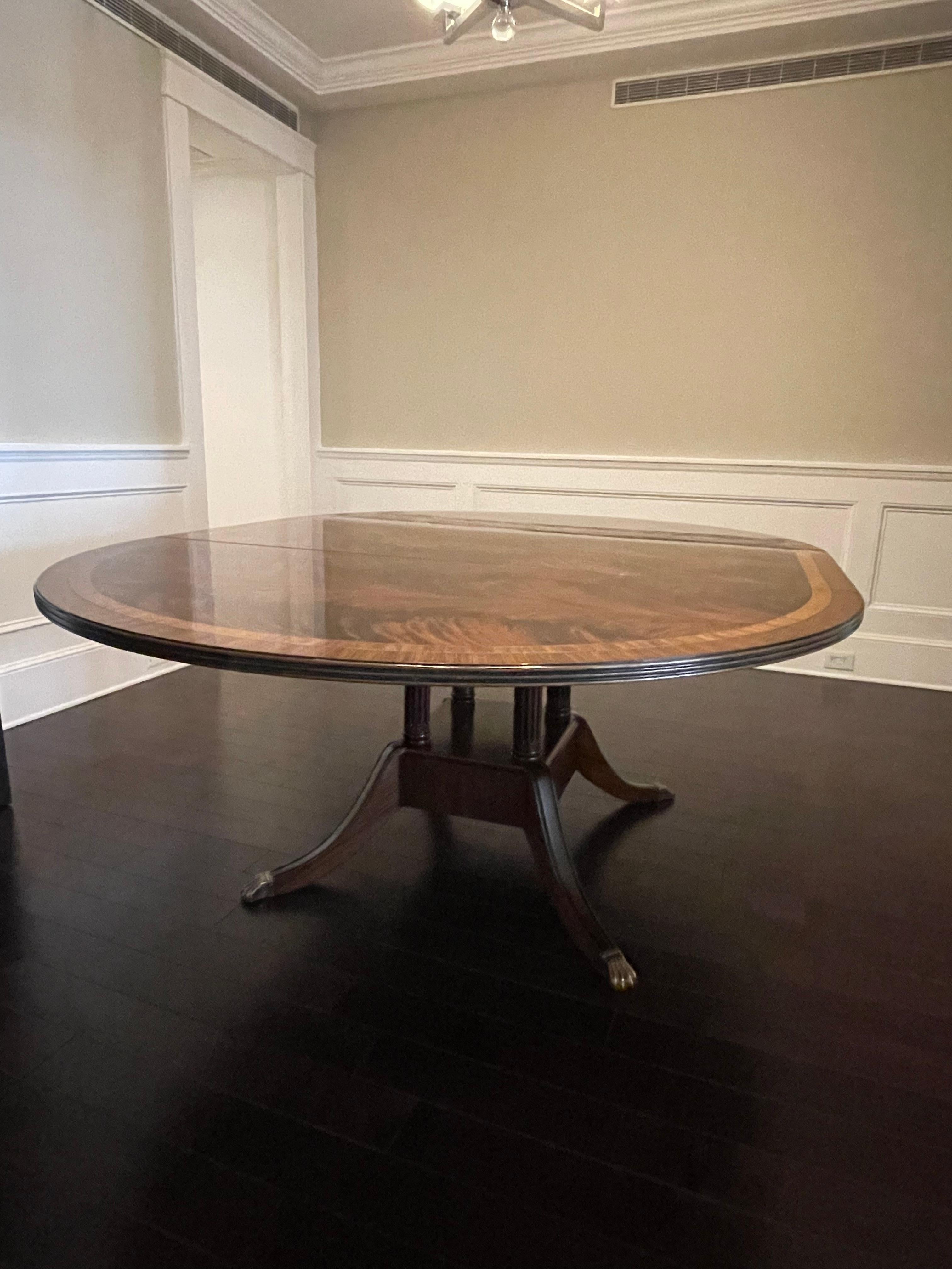 Contemporary Round/Oval Mahogany Georgian Style Single Pedestal Dining Table by Leighton Hall For Sale