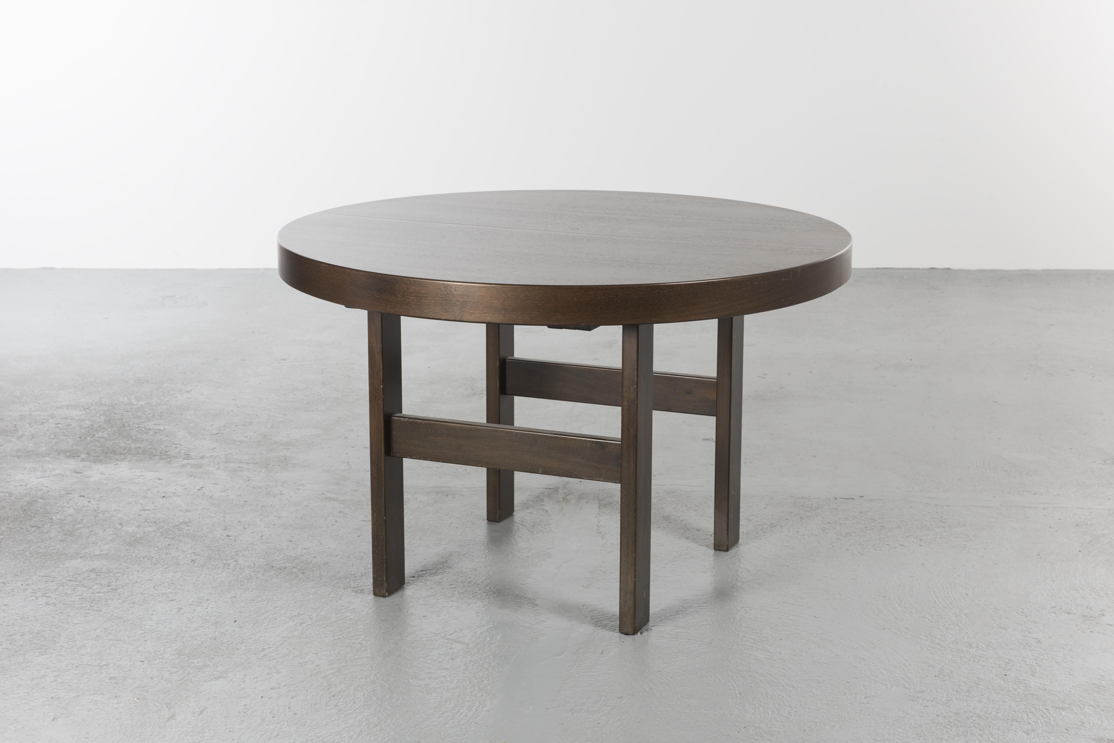 Round/Oval Table with Extension Leaves in Veneered Oak, Black Stained, 1960s In Good Condition For Sale In Villeurbanne, Rhone Alpes