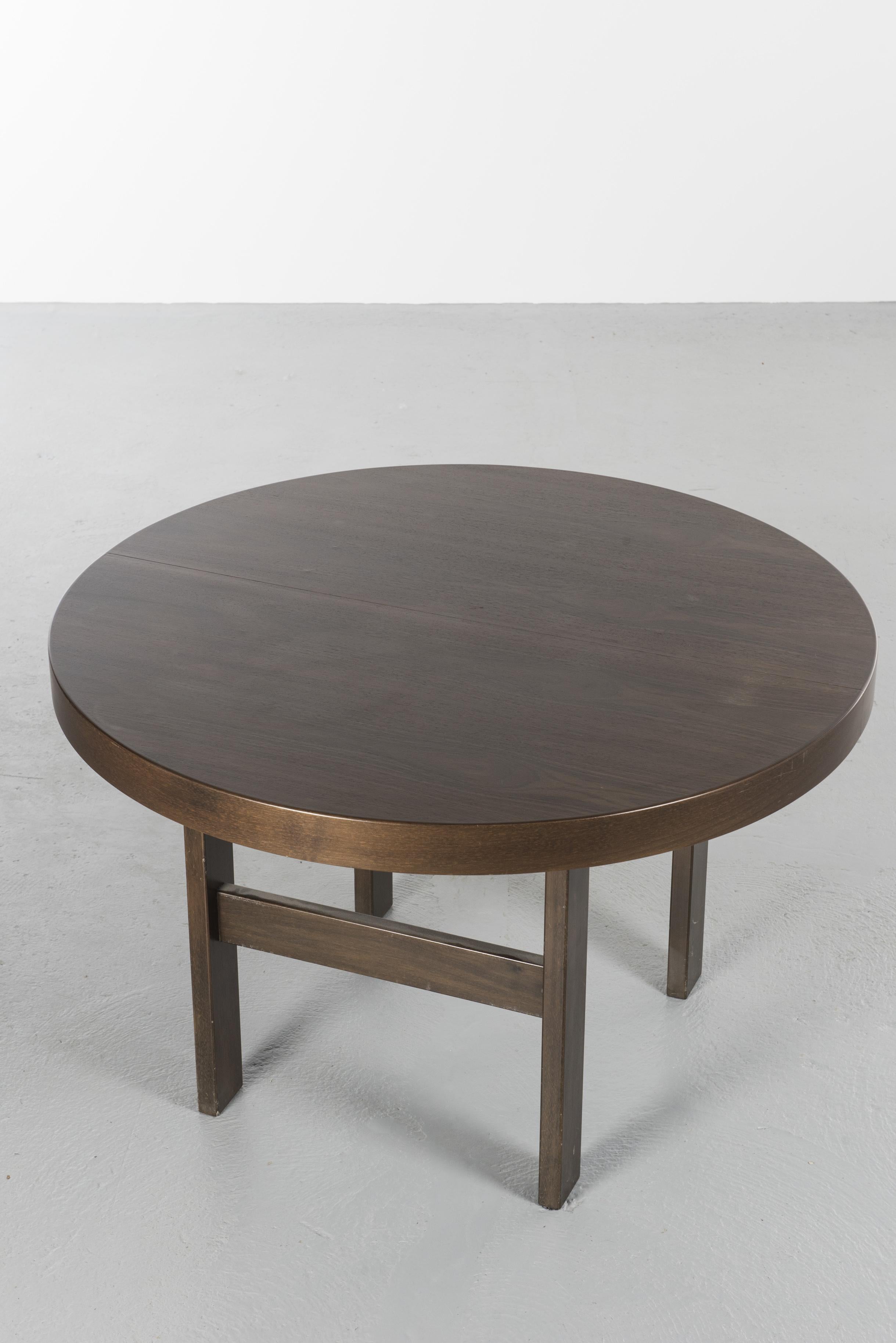 Round/Oval Table with Extension Leaves in Veneered Oak, Black Stained, 1960s For Sale 1