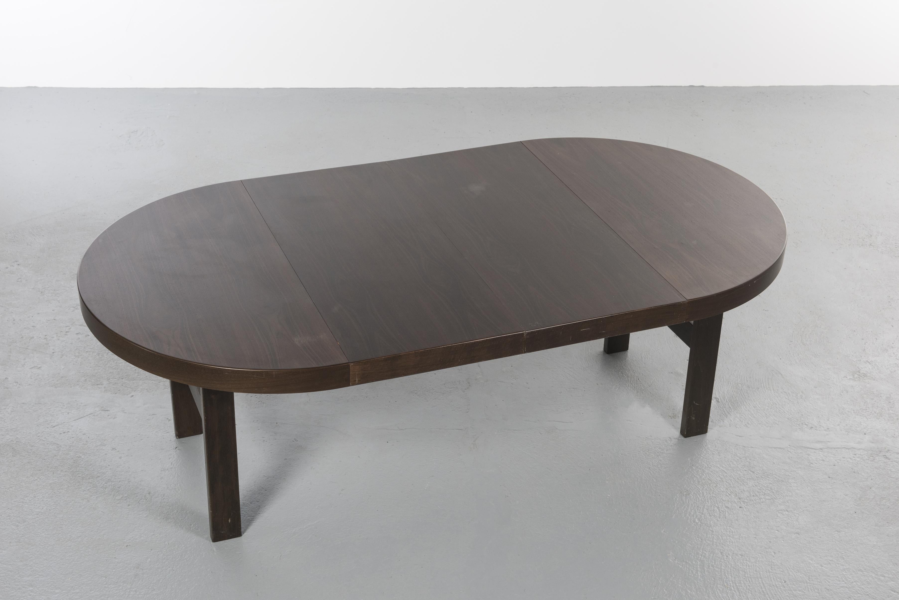 Round/Oval Table with Extension Leaves in Veneered Oak, Black Stained, 1960s For Sale 3