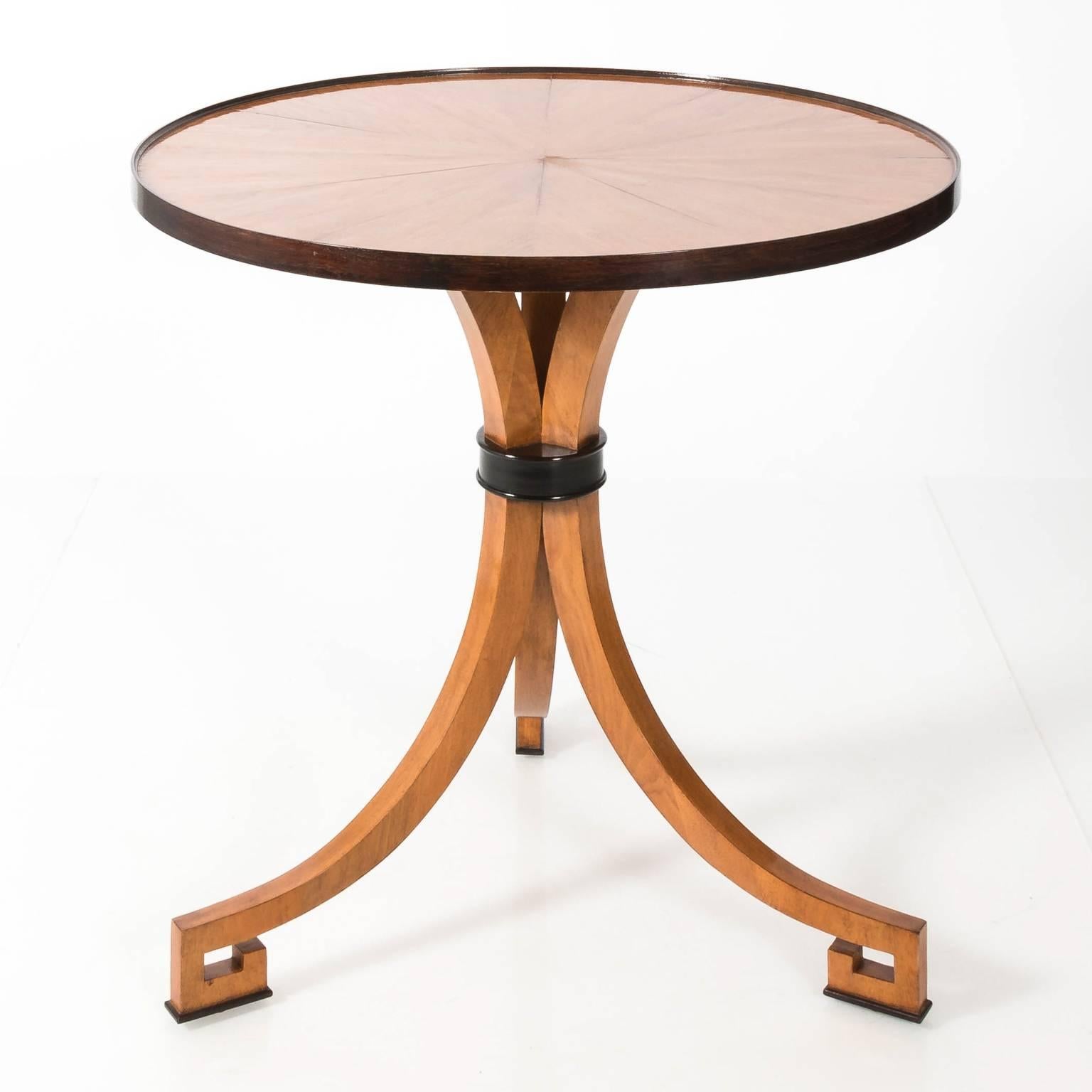 Round Oysterly Side Table 6
