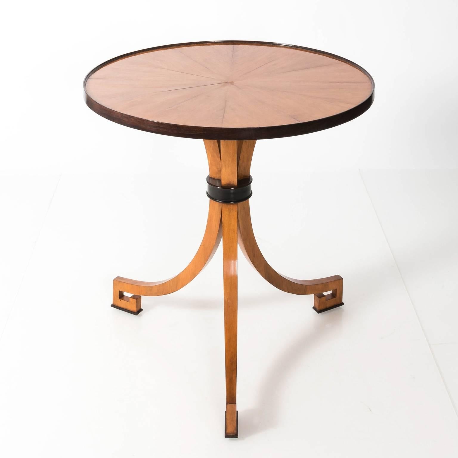 Round Oysterly Side Table 7