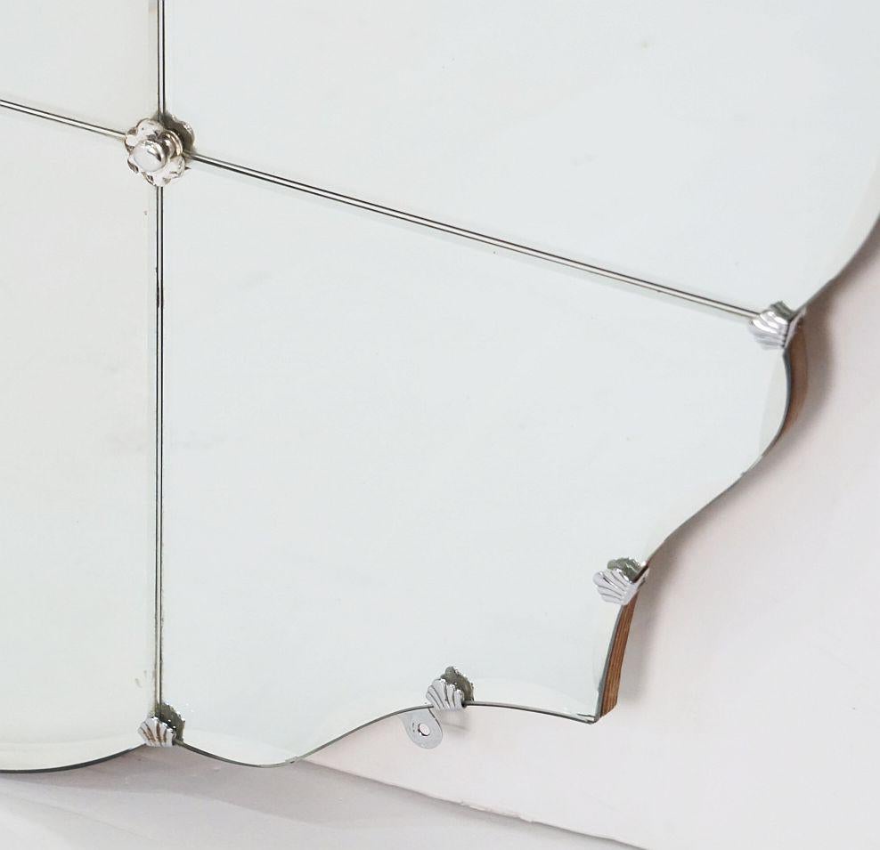 Miroir rond à panneaux festonnés avec verre biseauté d'Angleterre (Dia 37 3/4) en vente 4