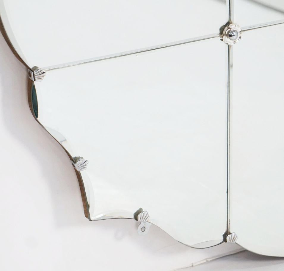 Miroir rond à panneaux festonnés avec verre biseauté d'Angleterre (Dia 37 3/4) en vente 2