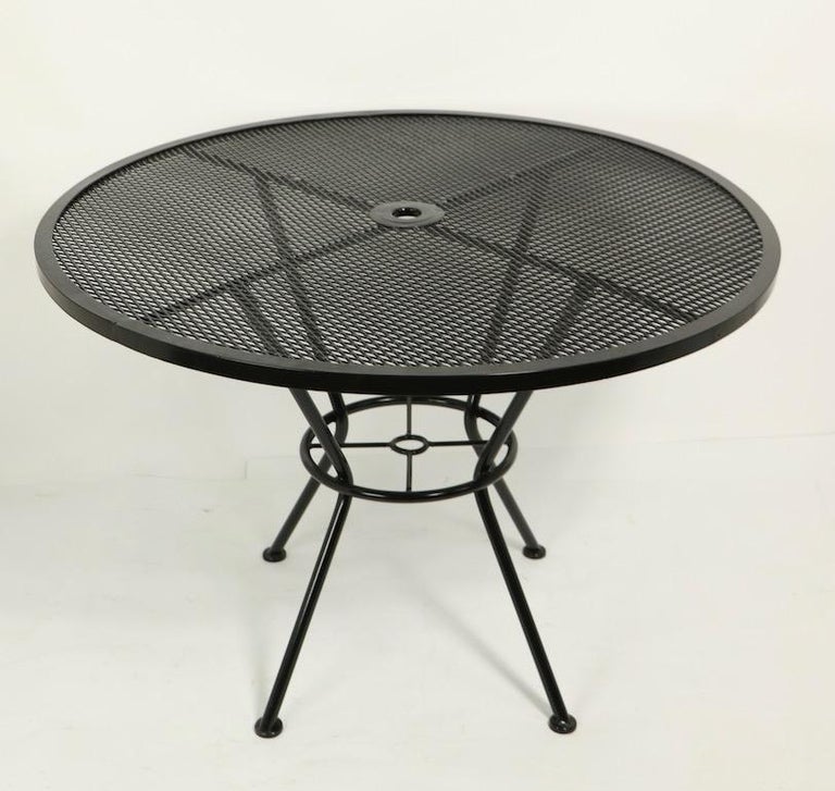 Round Patio Garden Dining Table Attributed To Woodard At 1stdibs Round Patio Garden Dining Table, Garden Table Metal Round