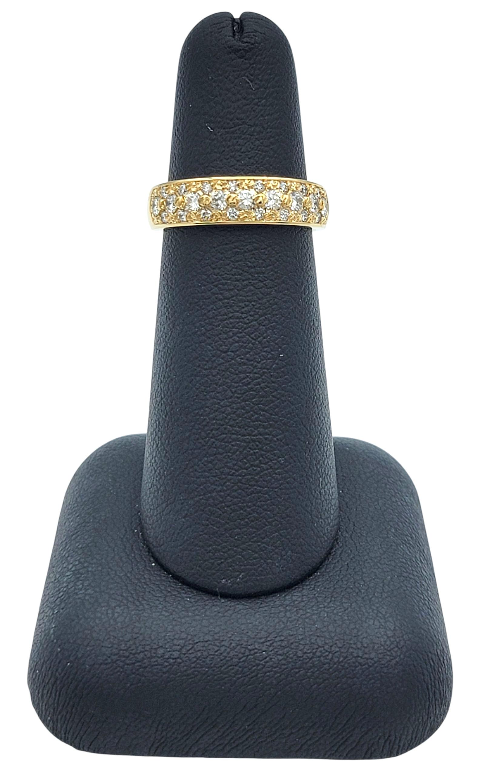 Bague semi-éternelle en or jaune 18 carats pavé de diamants ronds en vente 5