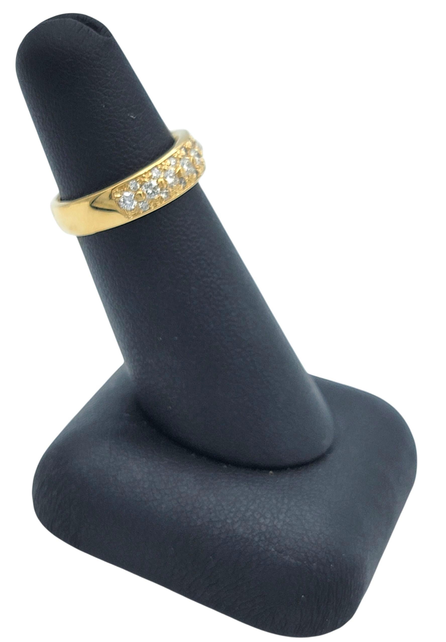 Bague semi-éternelle en or jaune 18 carats pavé de diamants ronds en vente 6