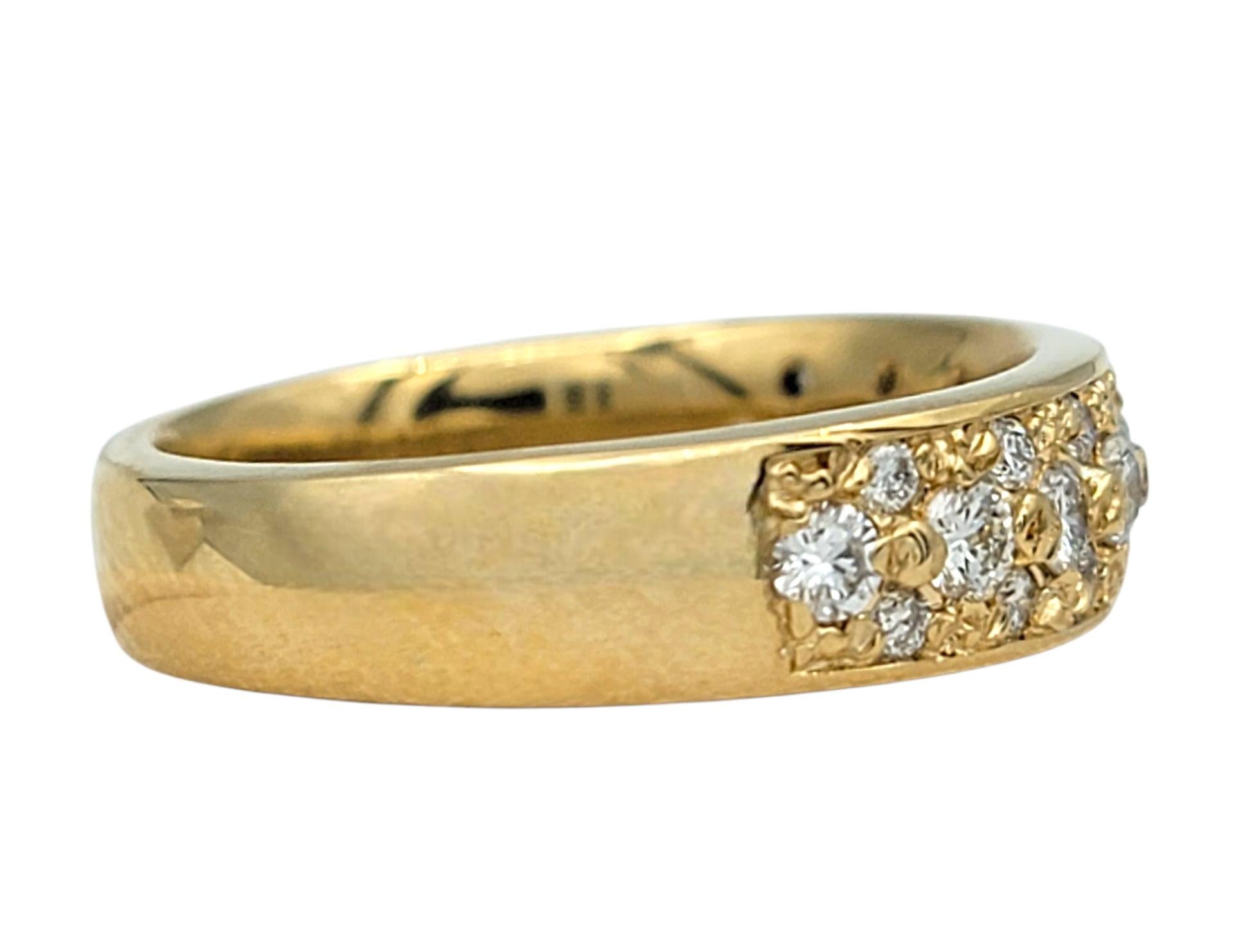 Bague semi-éternelle en or jaune 18 carats pavé de diamants ronds en vente 1