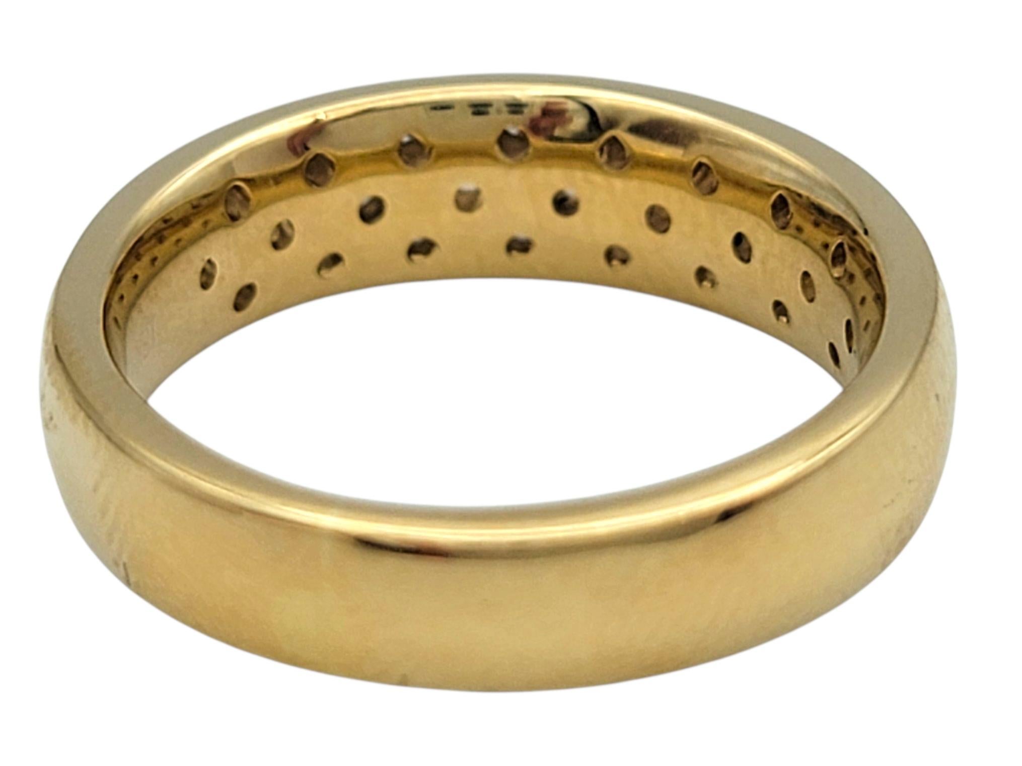 Bague semi-éternelle en or jaune 18 carats pavé de diamants ronds en vente 3