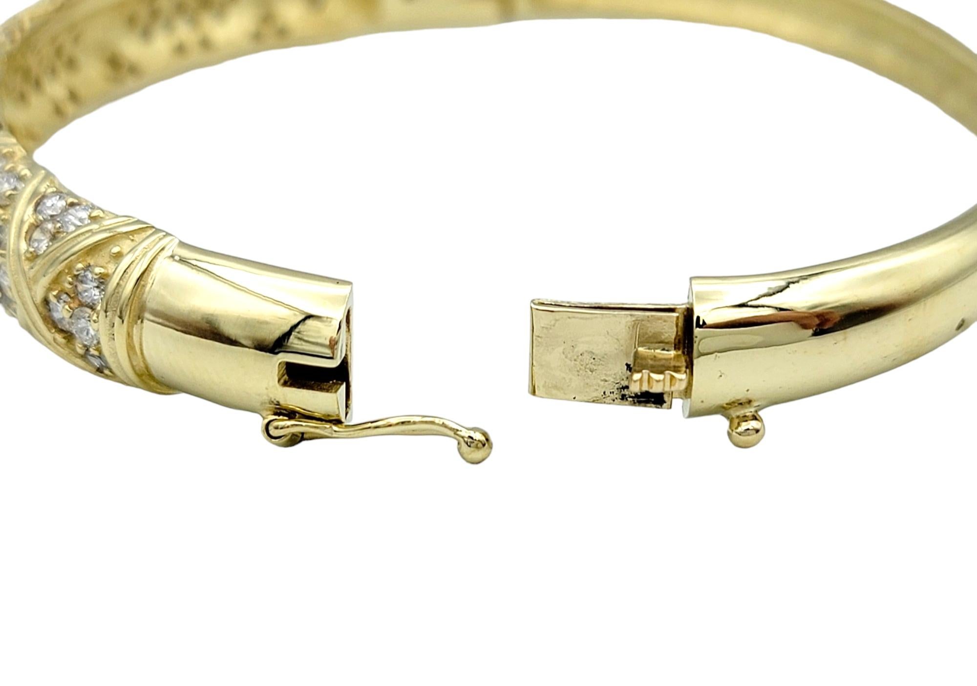 Bracelet en or jaune 14 carats pavé de diamants ronds avec motif en X en vente 3