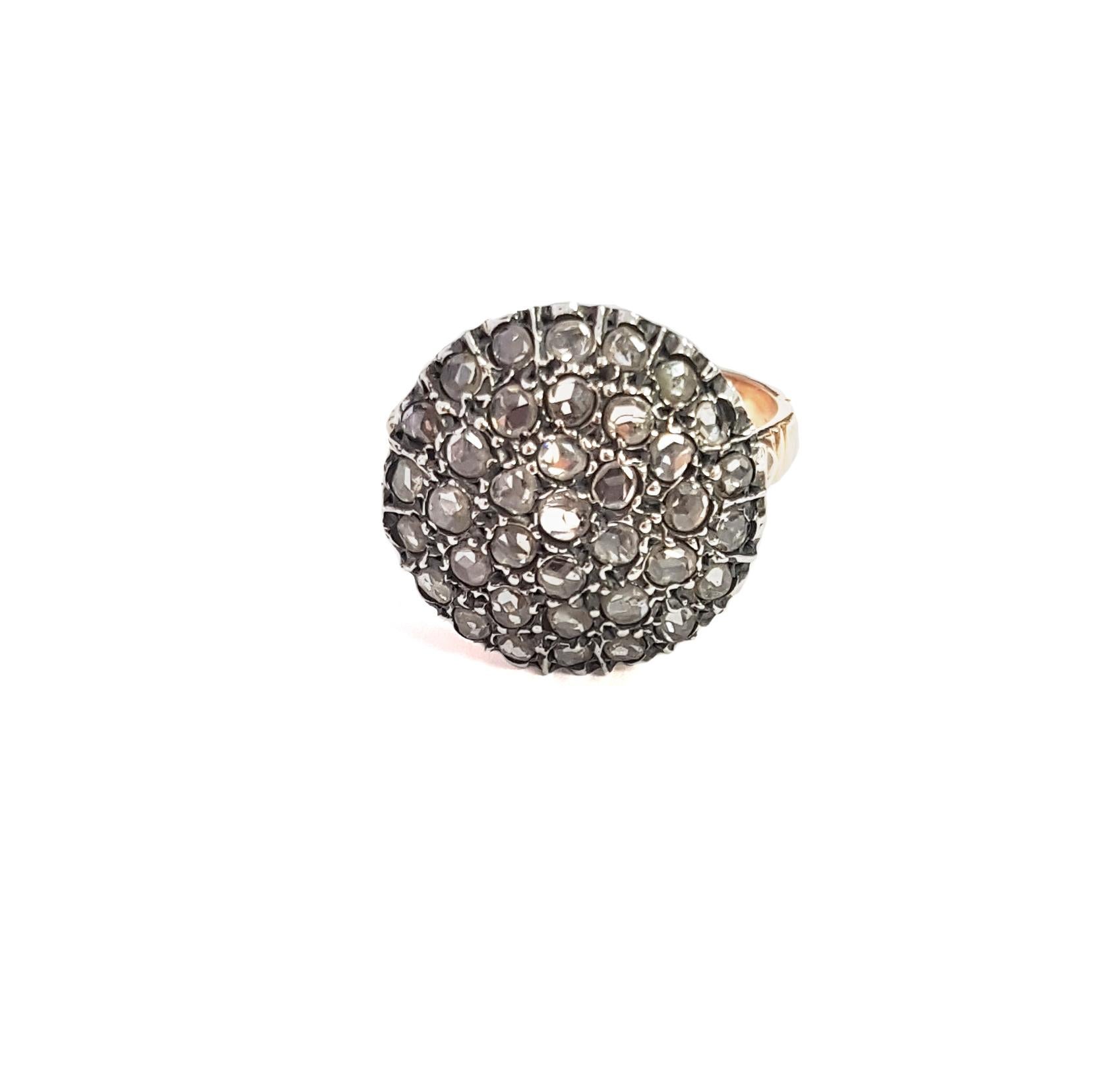 21st Century 9 Karat Rose Gold and Diamond Round Cesellato Cocktail Ring In New Condition For Sale In Palermo, Italy PA