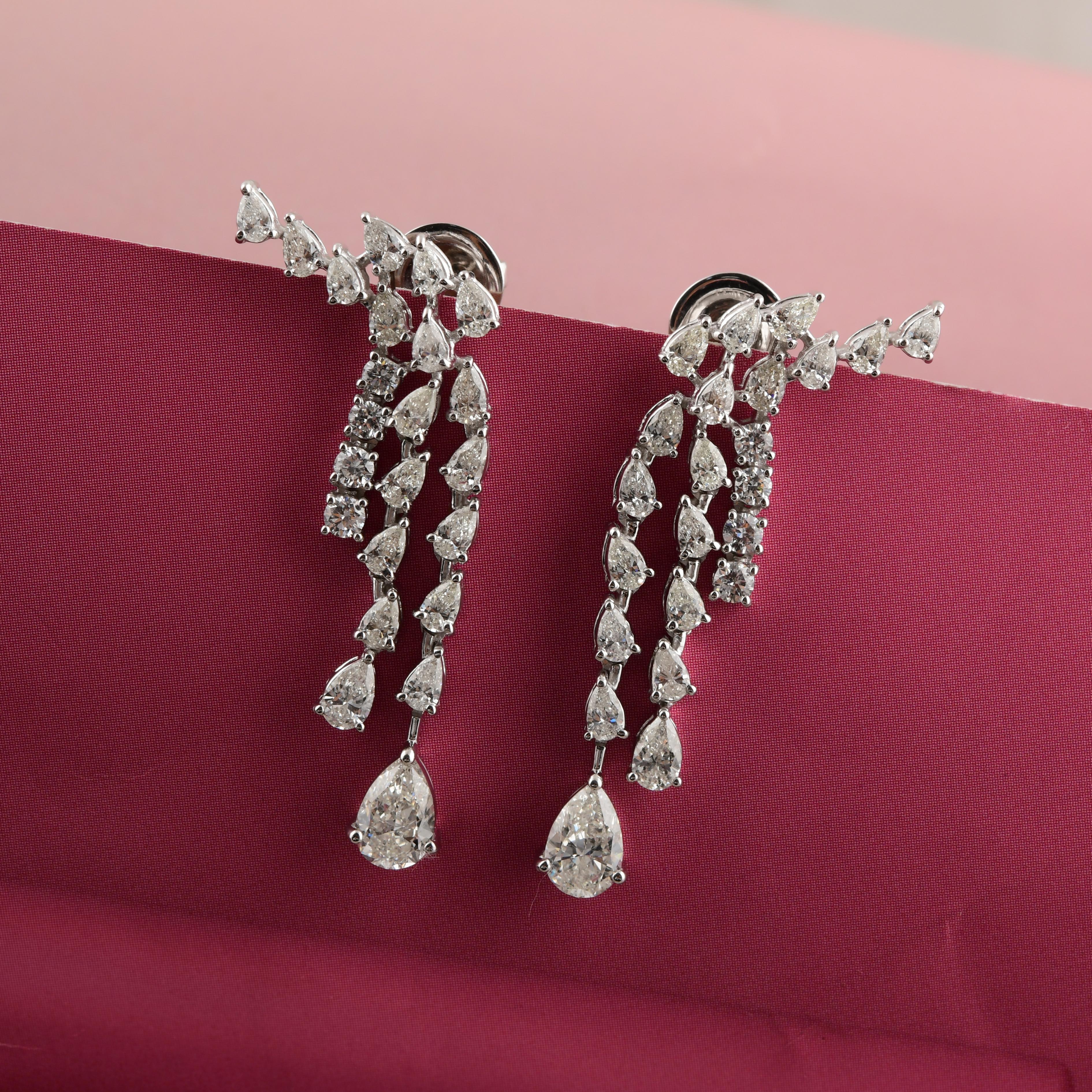 Taille mixte Boucles d'oreilles pendantes en or blanc 18 carats, diamants SI/H 3,39 carats, taille poire ronde en vente