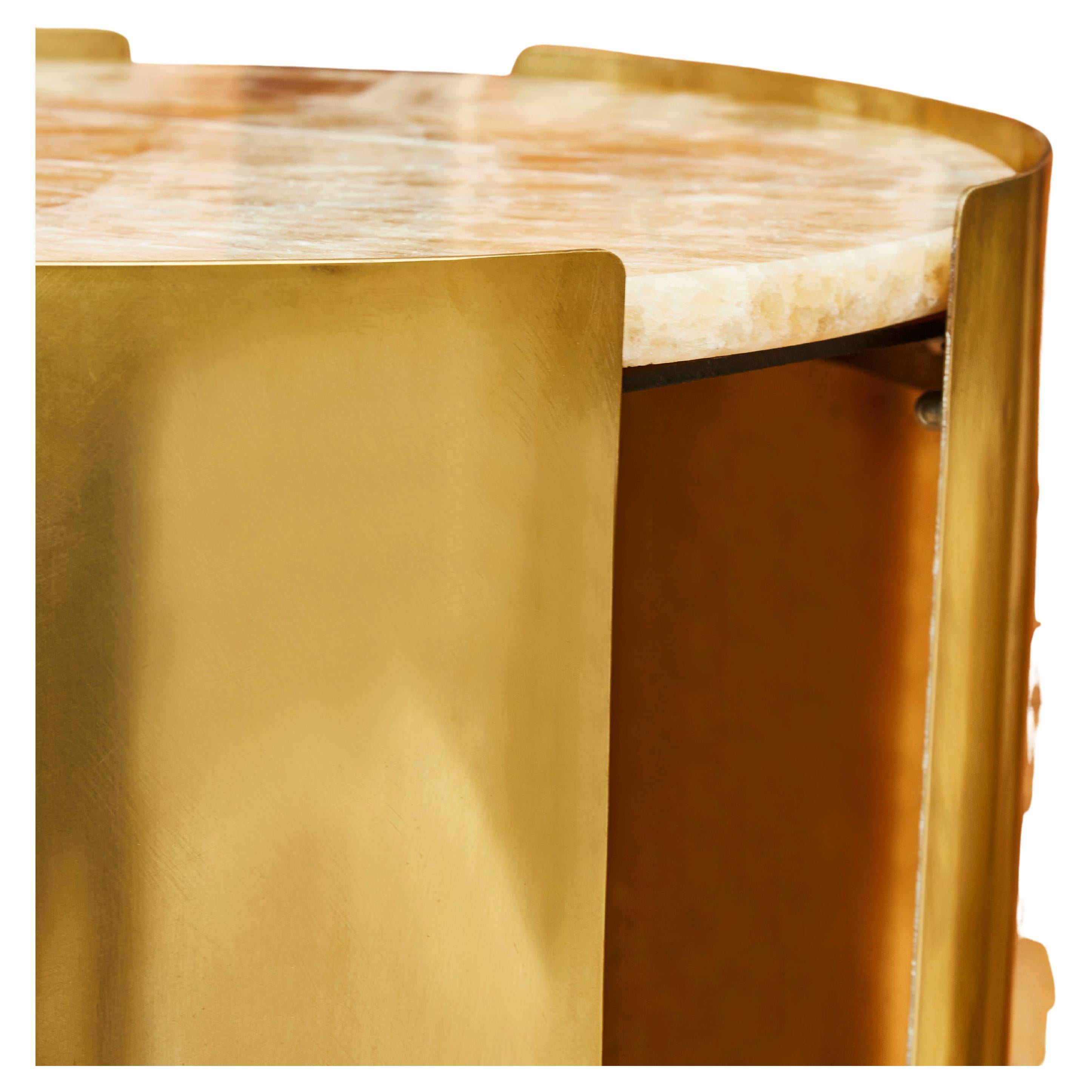 One stunning brass pedestals with onyx top. 
Creation by Studio Glustin.
Italy, 2021.