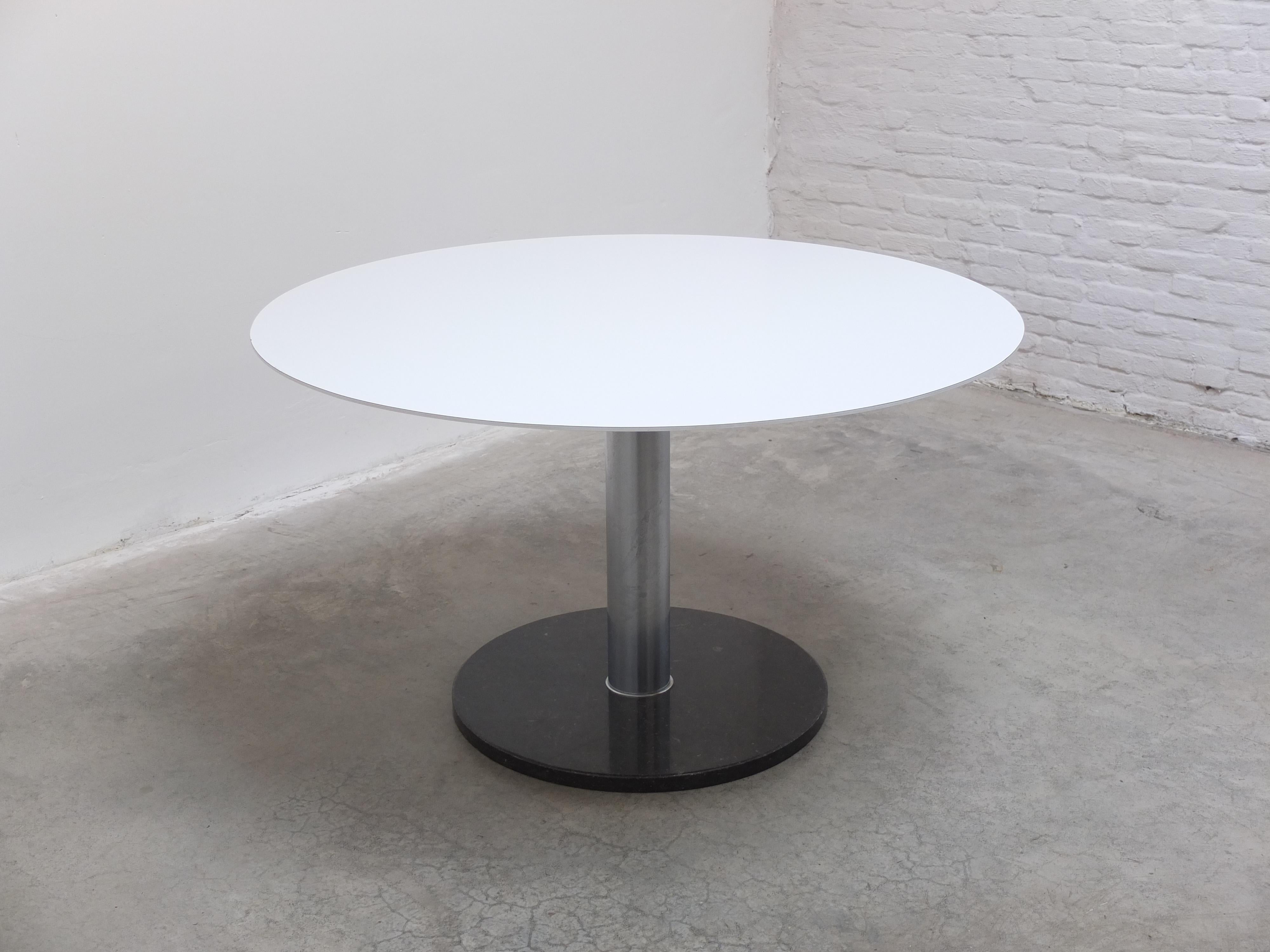 Belge Table de salle à manger ronde à piédestal d'Alfred Hendrickx pour Belform, années 1960
