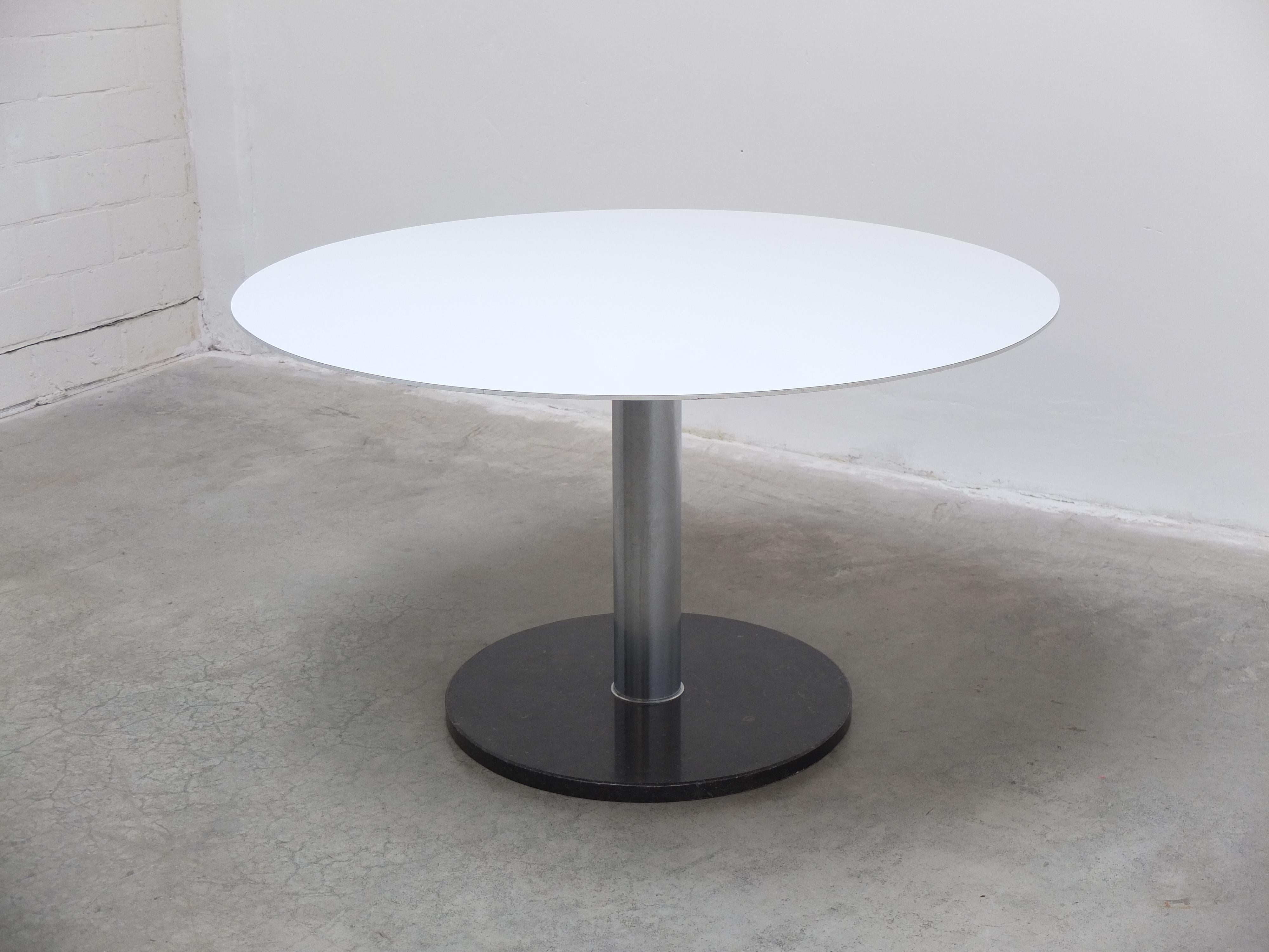 20ième siècle Table de salle à manger ronde à piédestal d'Alfred Hendrickx pour Belform, années 1960