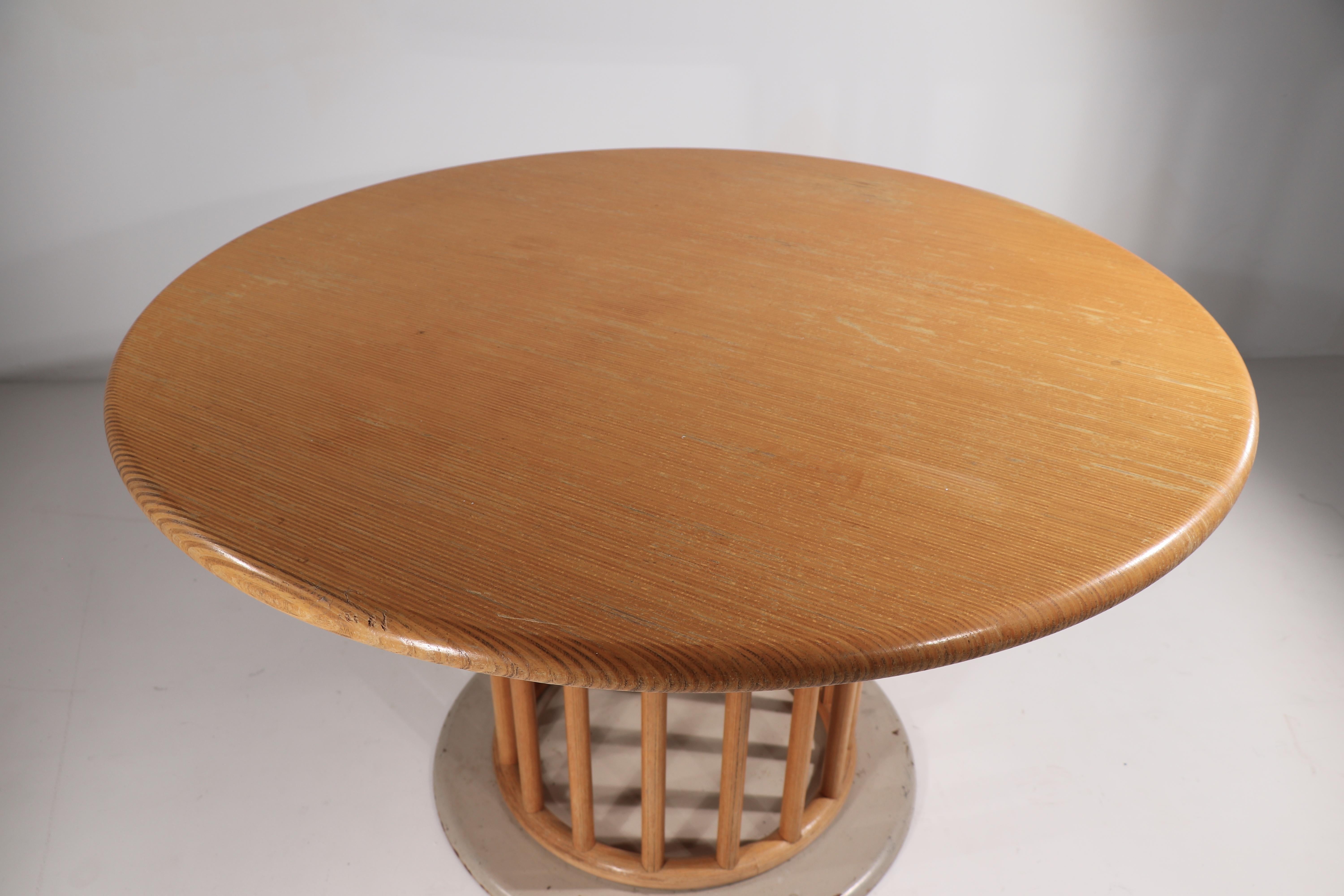 Round Pedestal Dining Table by Helmut Lubke In Good Condition In New York, NY