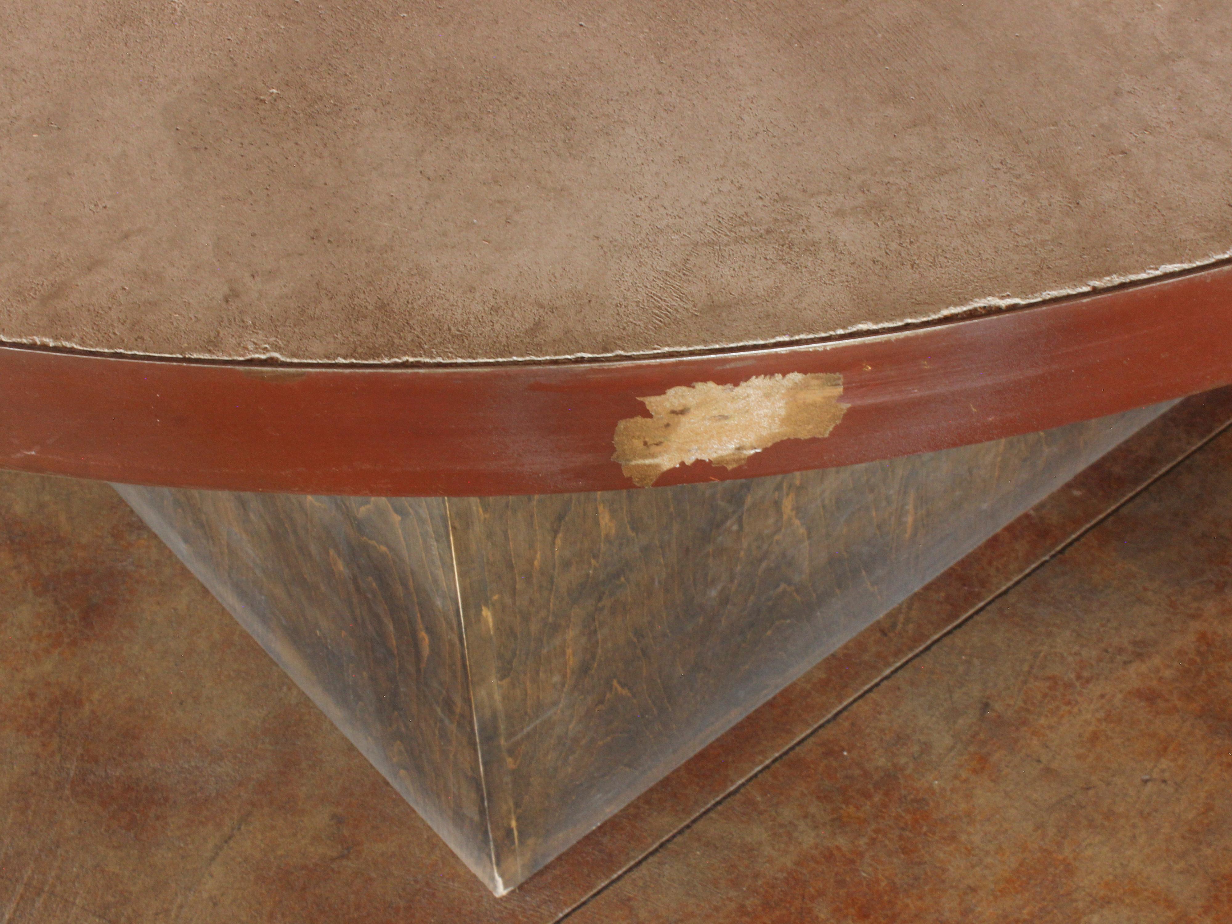 Runder Esstisch mit rundem Sockel und Betonplatte im Angebot 4
