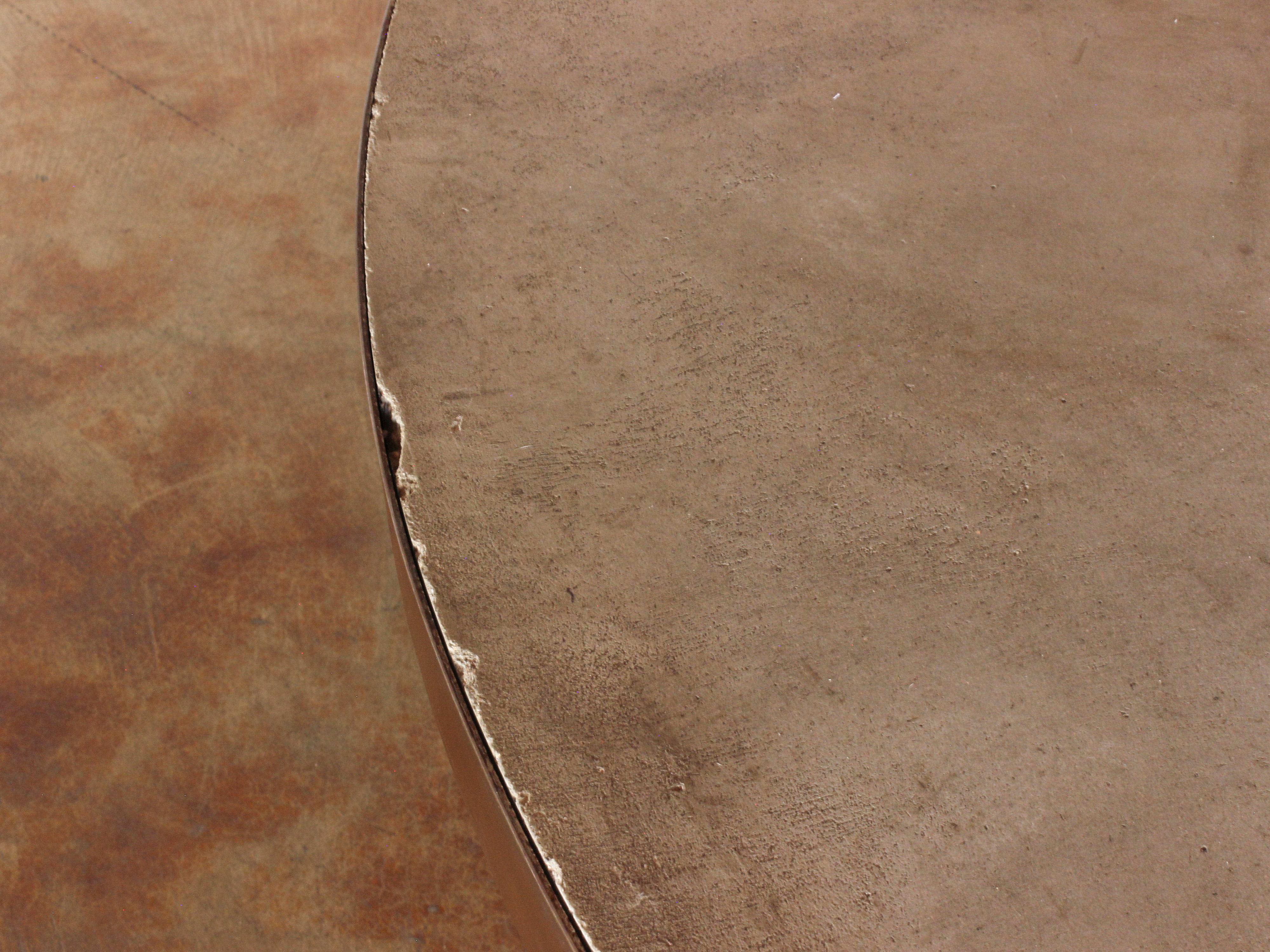 Table de salle à manger ronde à piédestal avec plateau en béton en vente 3