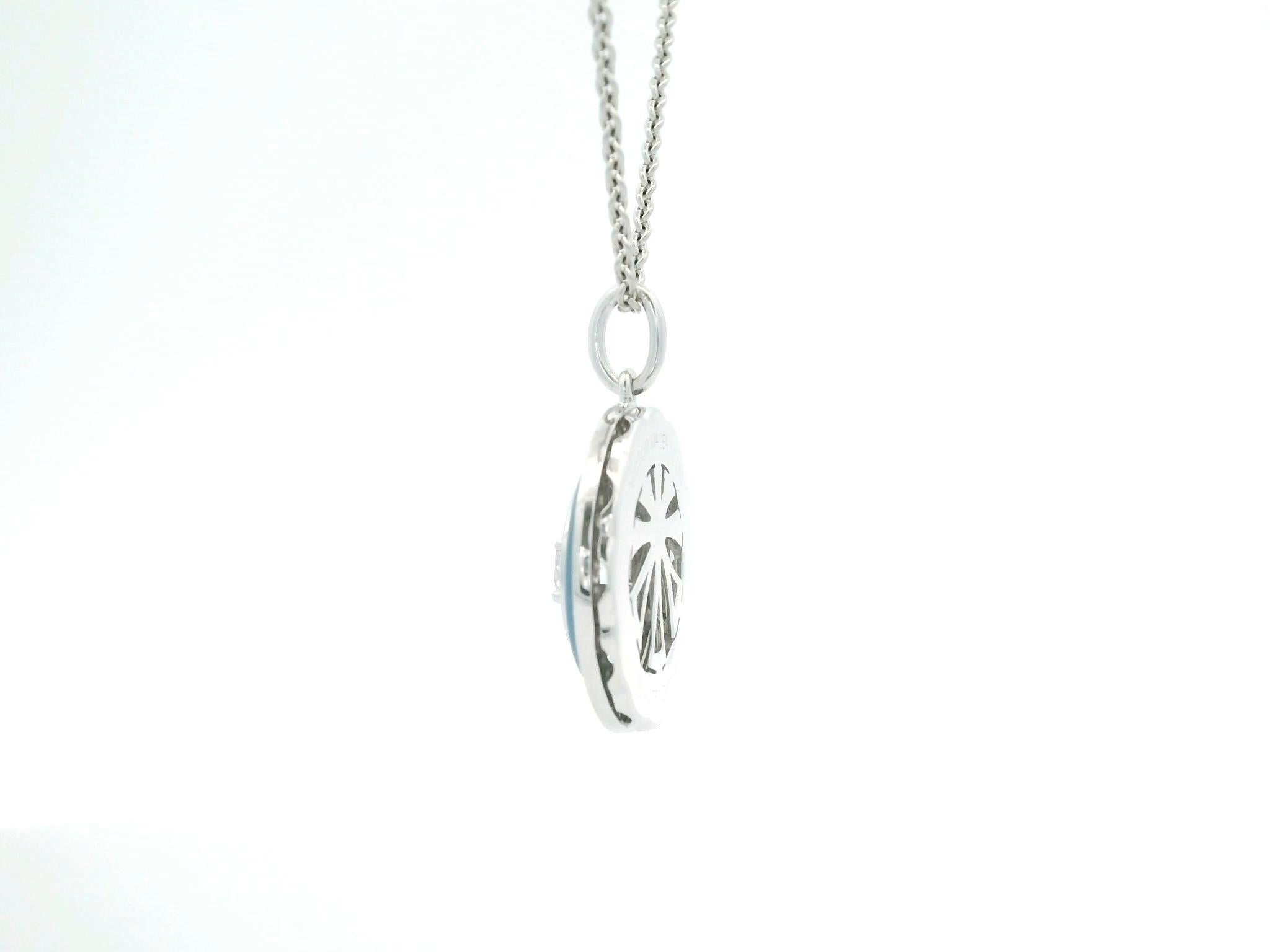 Pendente rotondo Victor Mayer in oro bianco 18 ct, Collection'S, smalto vitreo blu traslucido opalescente, 61 diamanti, per un totale di 0,87 ct, G VS, taglio brillante - incluso un solitario da 0,51 ct TW VS taglio brillante con certificato GIA,