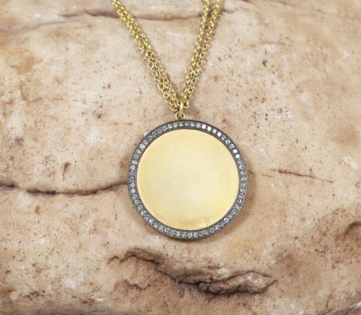 Round Pendant 925 Sterling Silver Diamond Round Necklace Fashion Necklace Gift. In New Condition For Sale In Chicago, IL