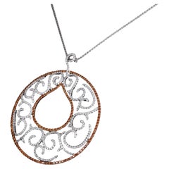 Ciondolo rotondo in oro bianco e rosa con diamanti e zaffiri color cognac