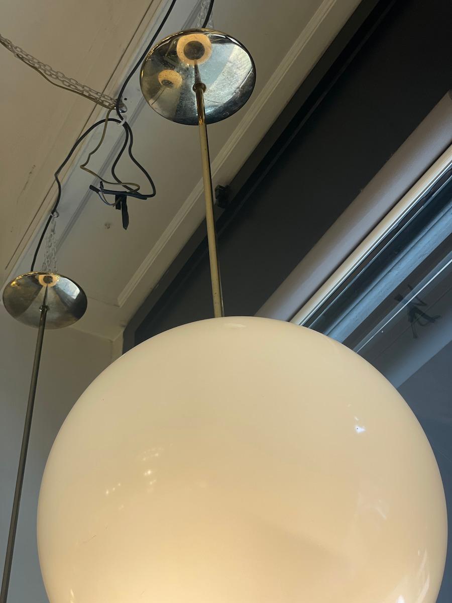 italien Lampes suspendues rondes en laiton et Lexan, 1970 en vente