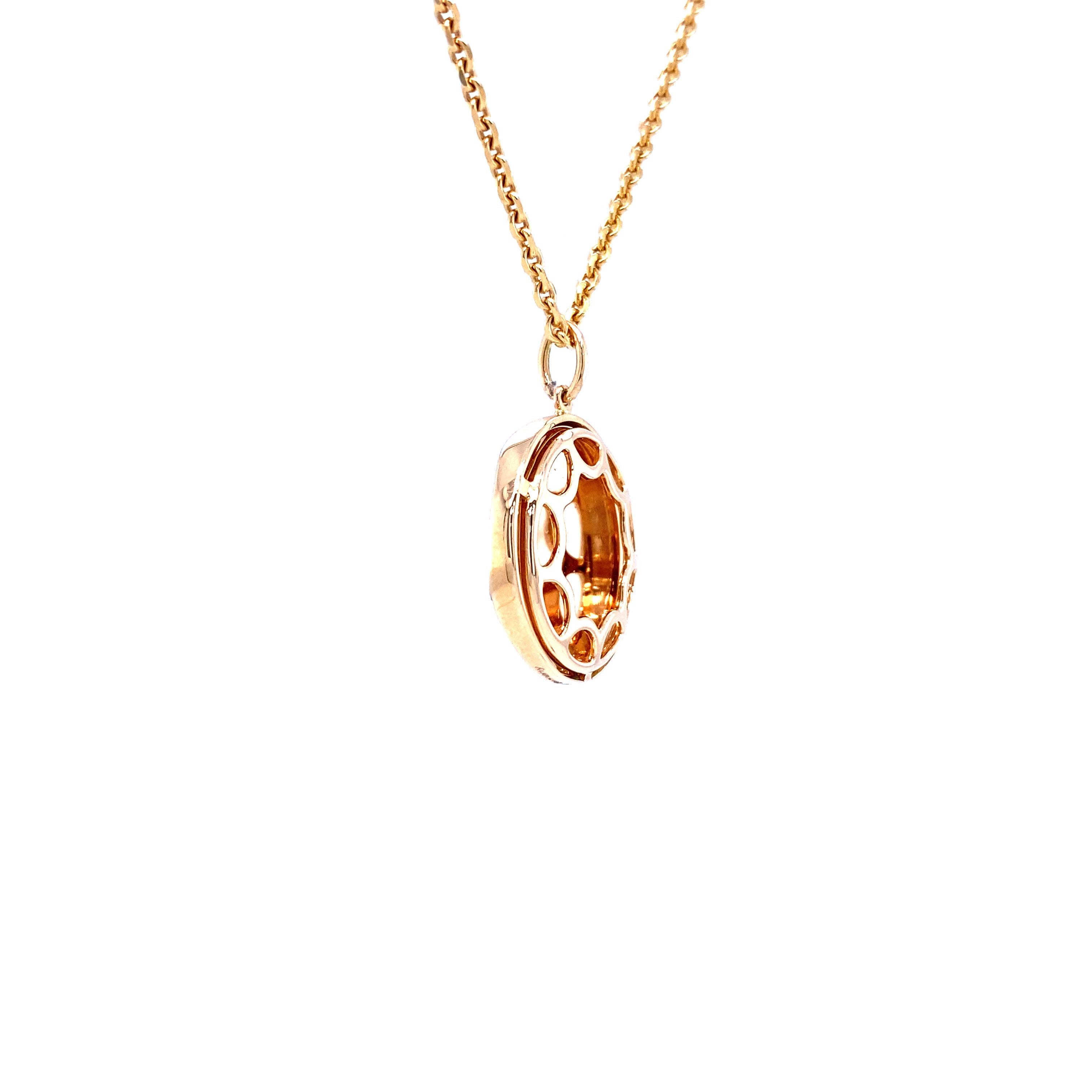 Taglio brillante Collana con ciondolo rotondo in oro rosa 18k smalto turchese Guilloche 5 diamanti 0.07ct in vendita