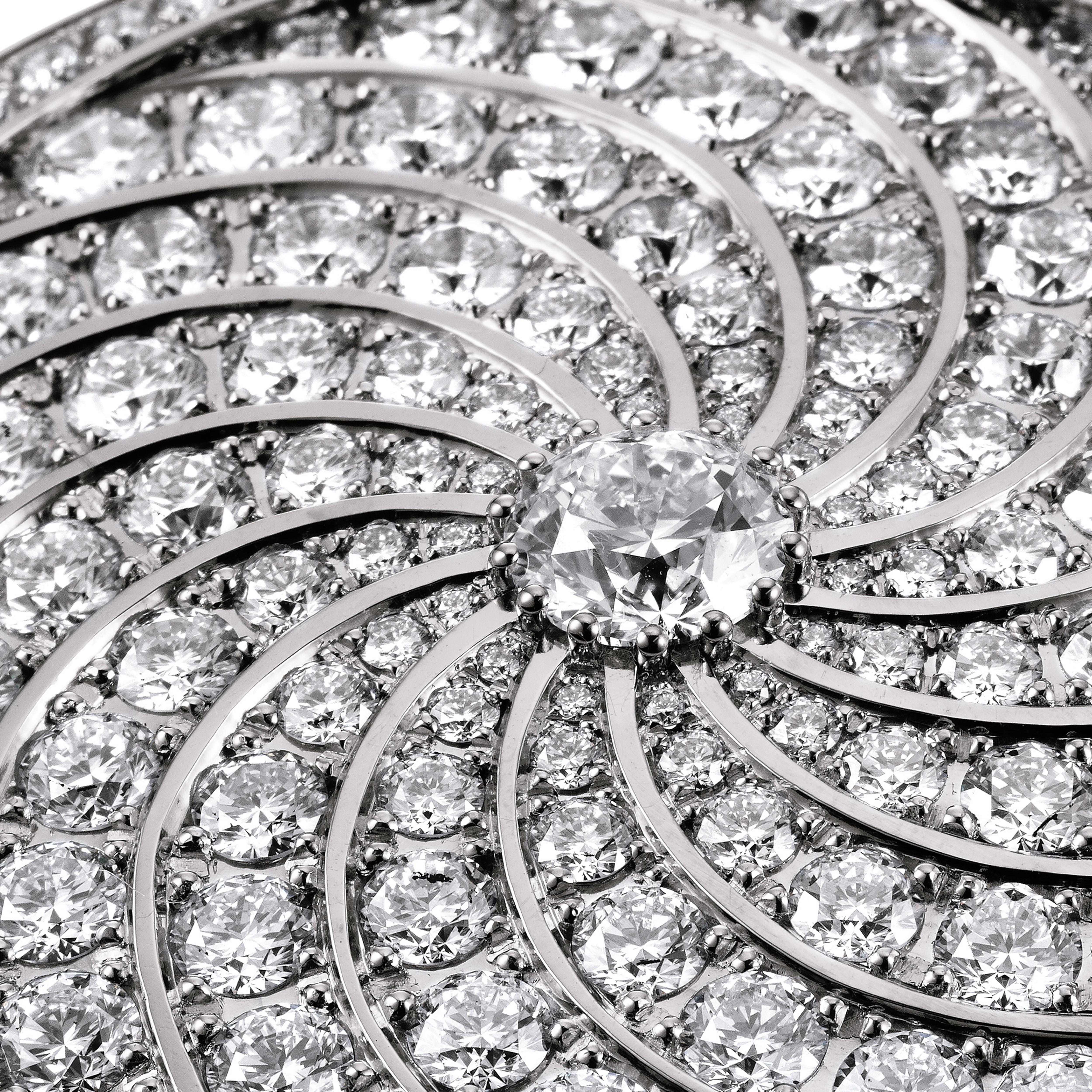 round pave diamond pendant