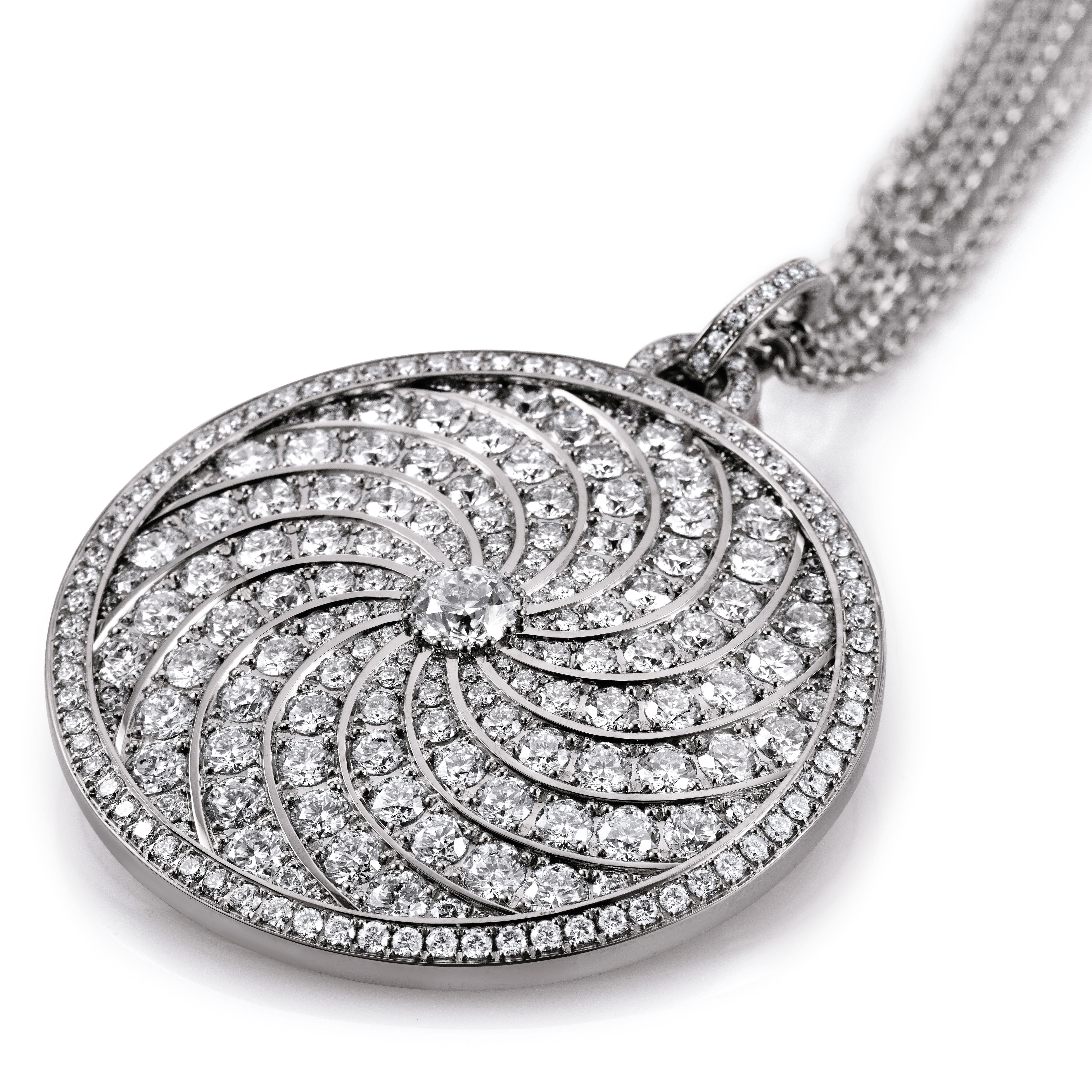 Round Pendant Necklace - 18k White Gold - 247 Pavé Diamonds 14.06 ct GVS - 48mm For Sale 5