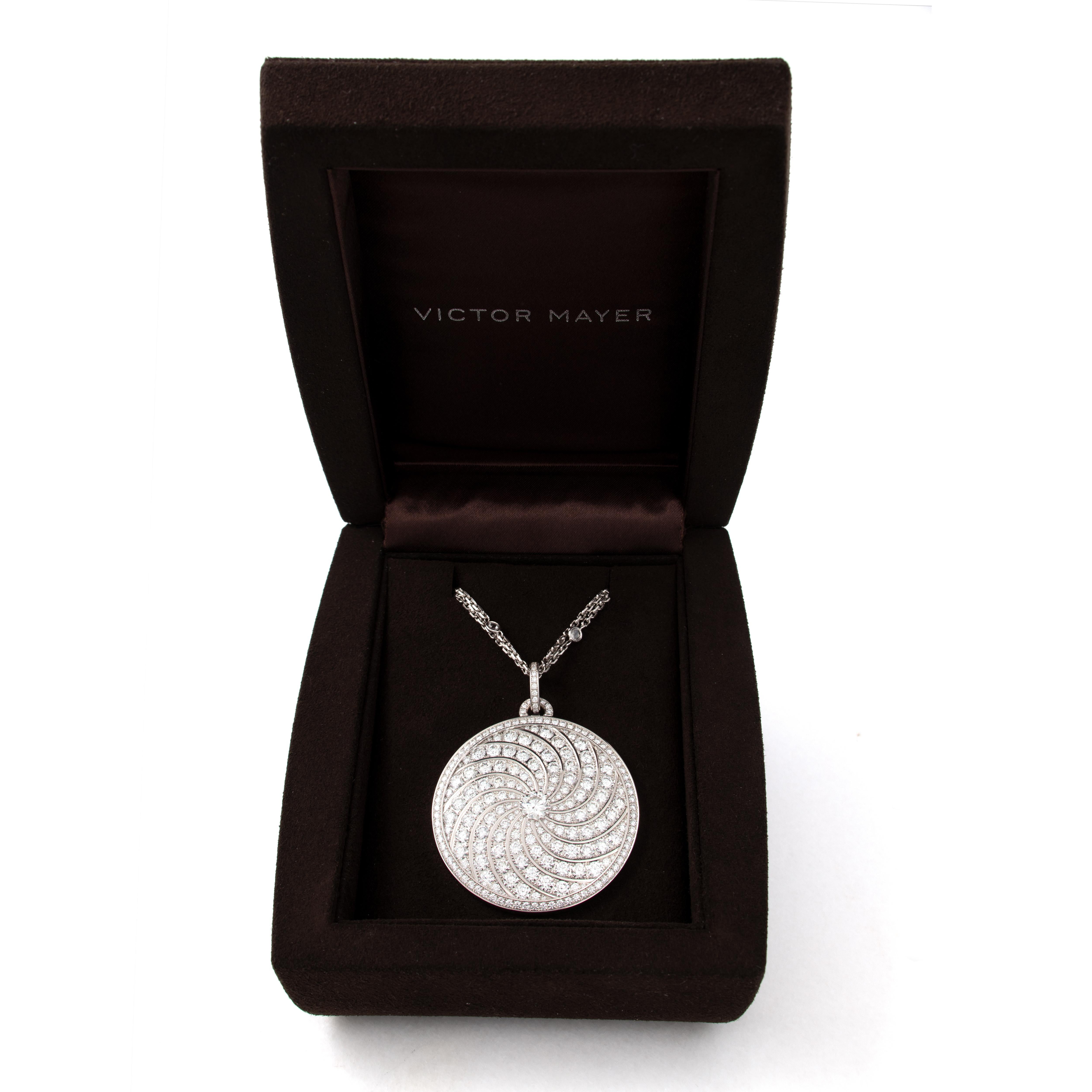 Round Pendant Necklace - 18k White Gold - 247 Pavé Diamonds 14.06 ct GVS - 48mm For Sale 8