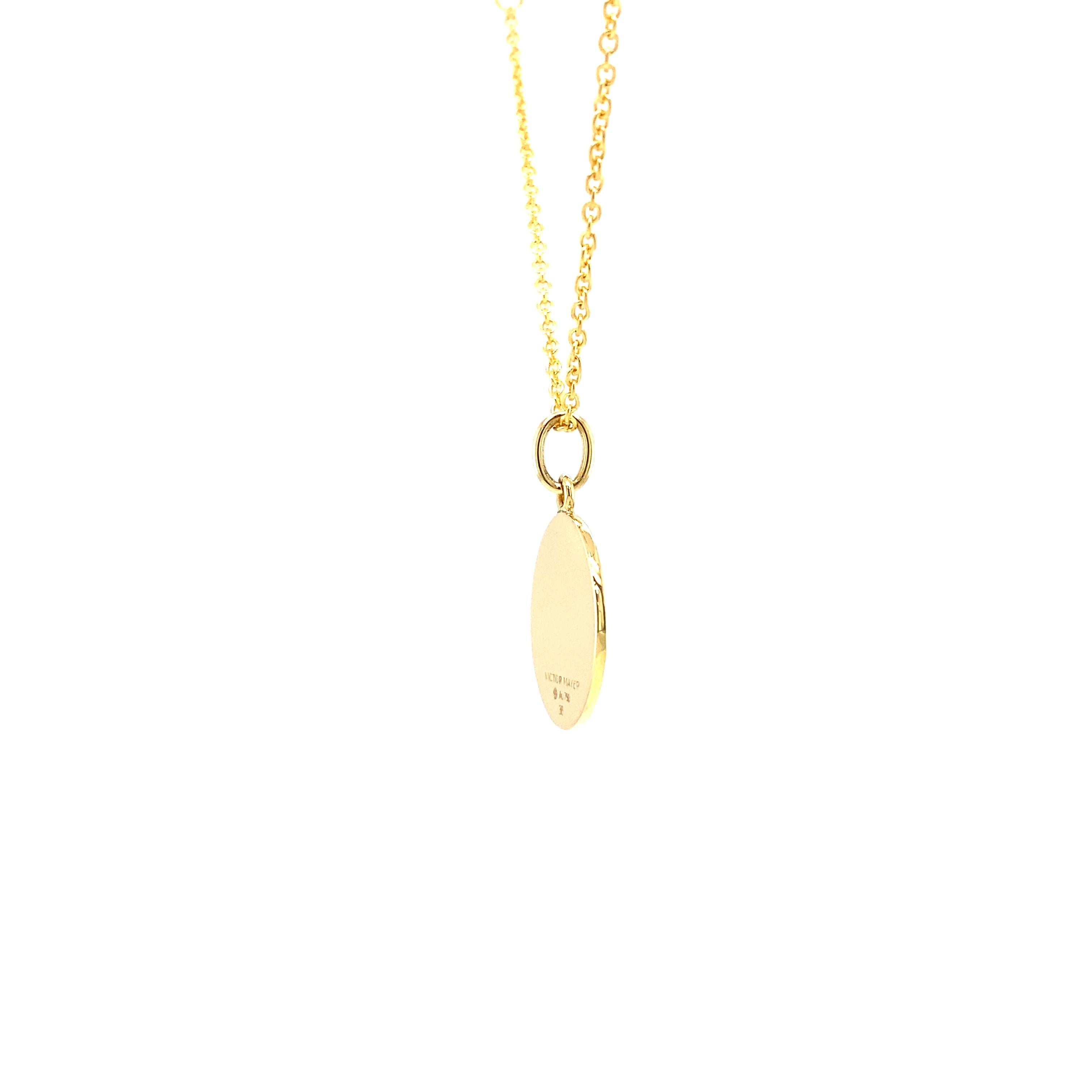 Victorien Collier pendentif rond Giulloche Paillons en or jaune 18 carats, émail bleu en vente