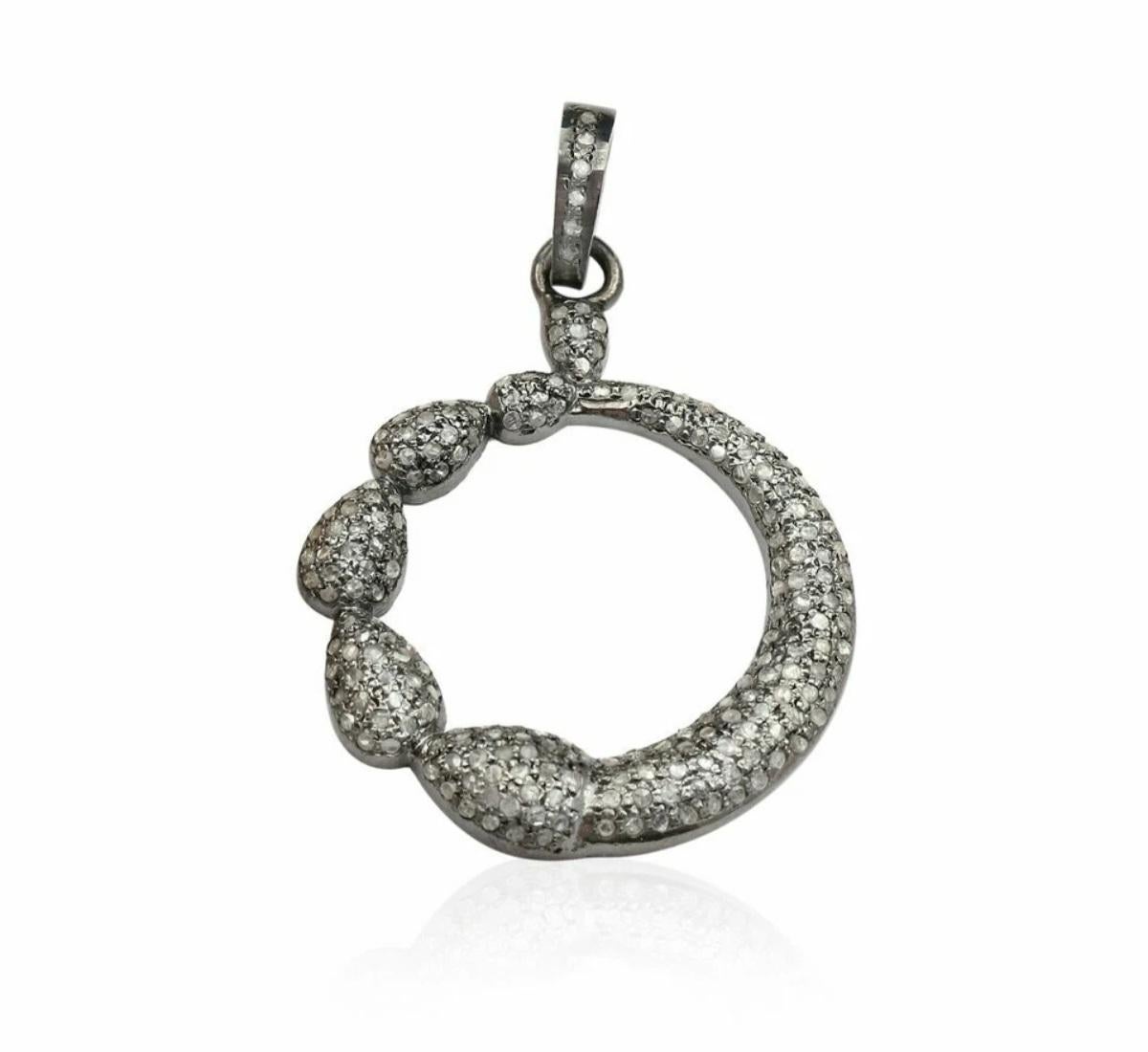 Art déco Pendentif rond de bijouterie fine en argent 925 et diamants pavés. en vente