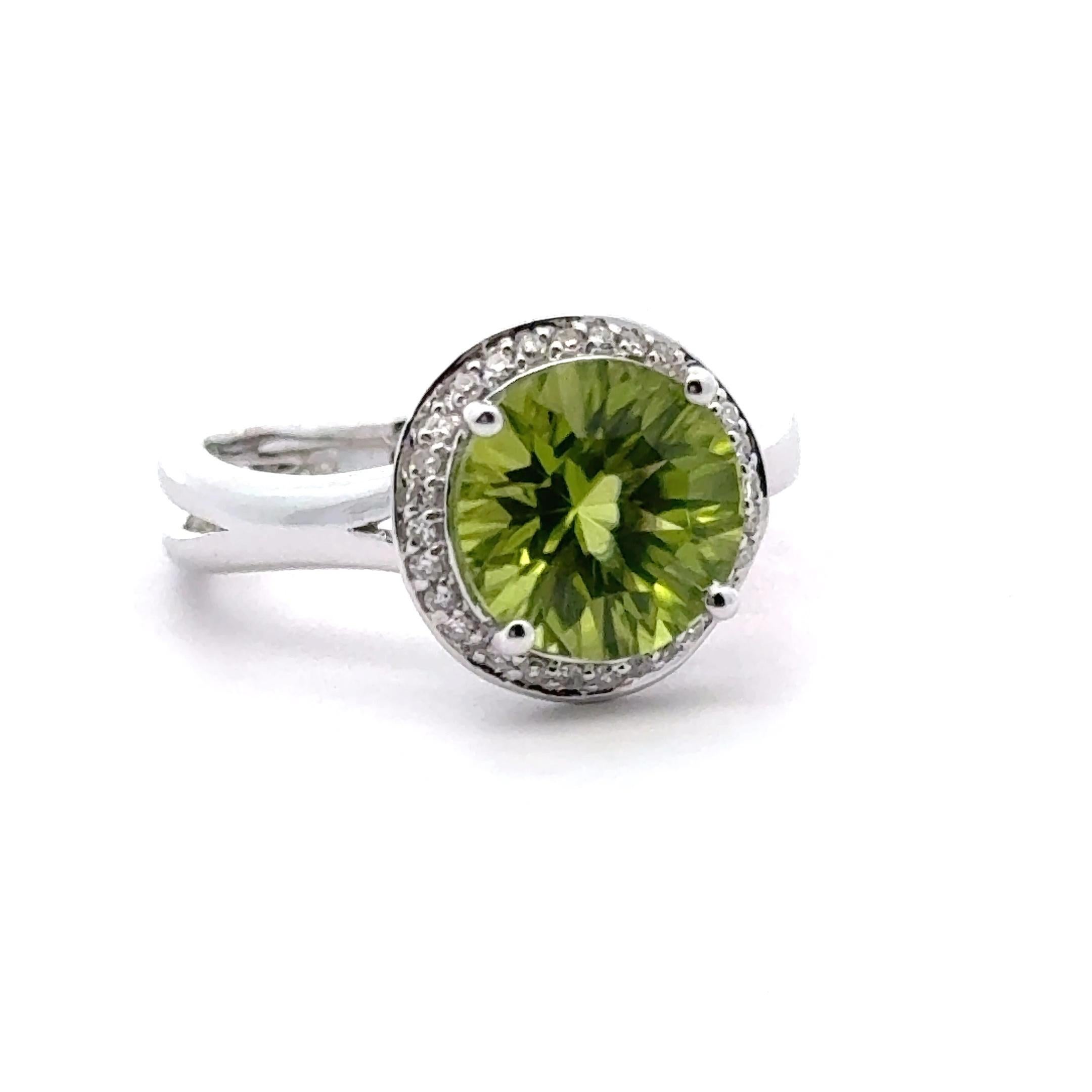 Anillo Cóctel Peridoto Redondo y Diamante Oro Blanco 14K en venta 2