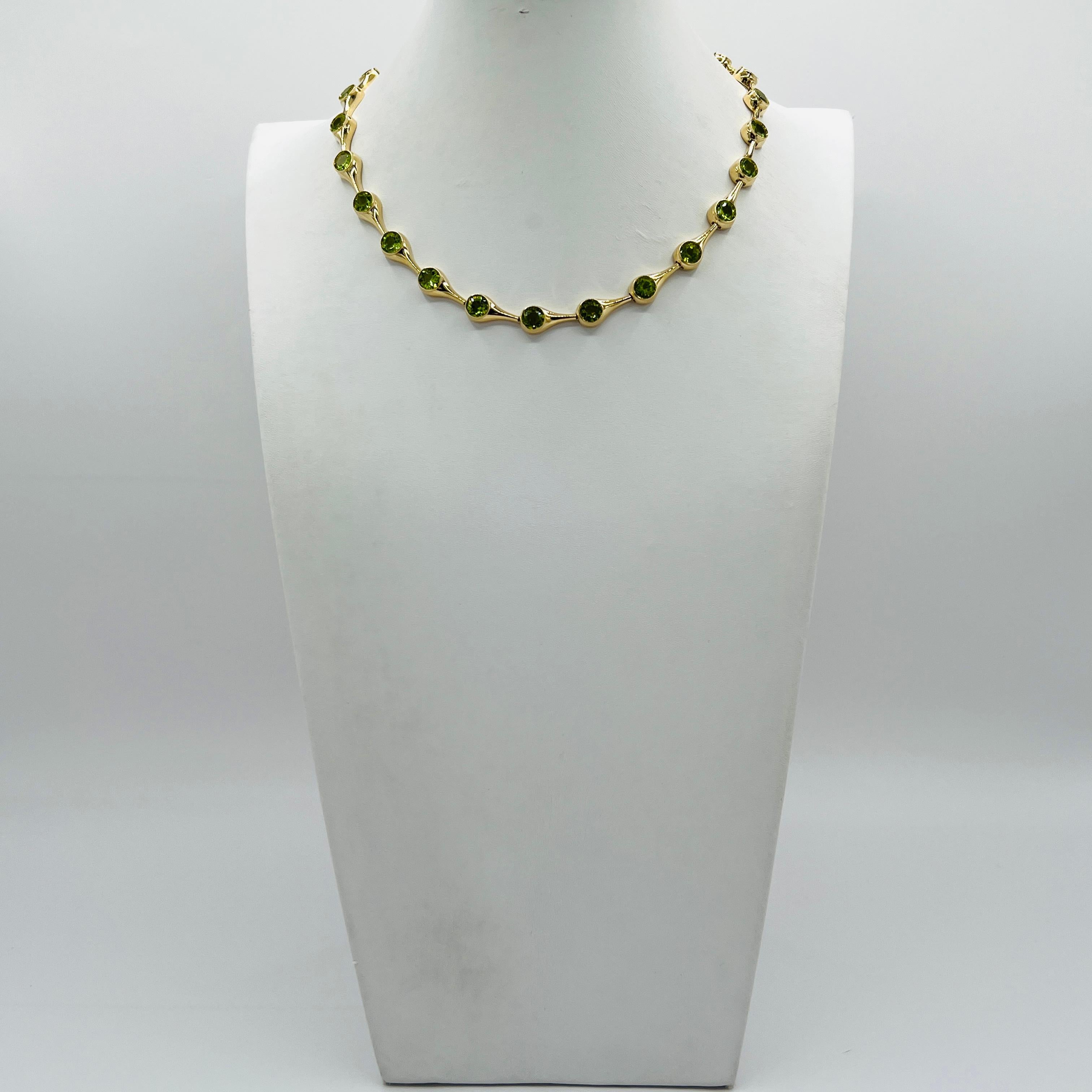 Collier Comète de péridot rond en or jaune 18K en vente 2