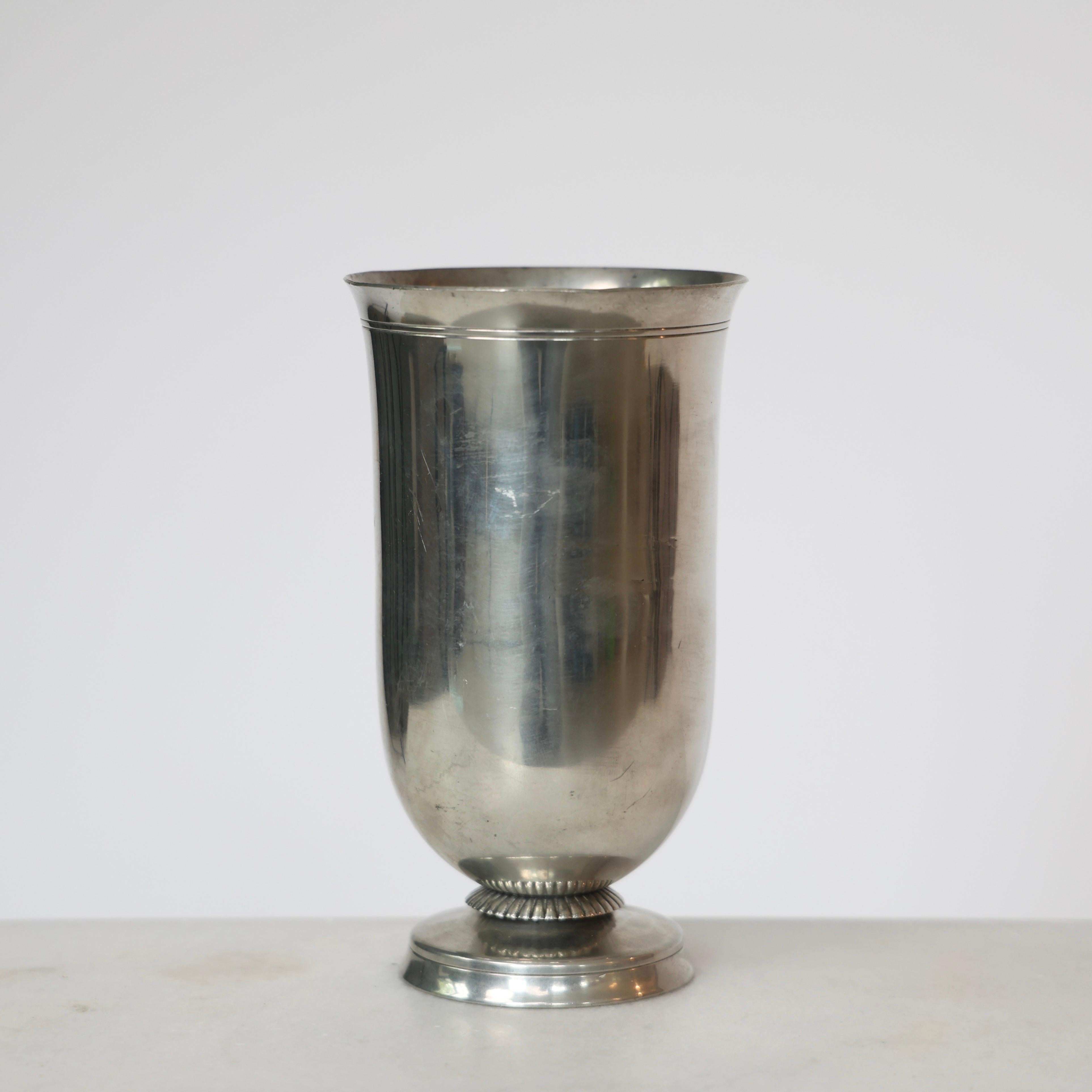 Peltro Vaso rotondo in peltro di Just Andersen, anni '30, Danimarca in vendita